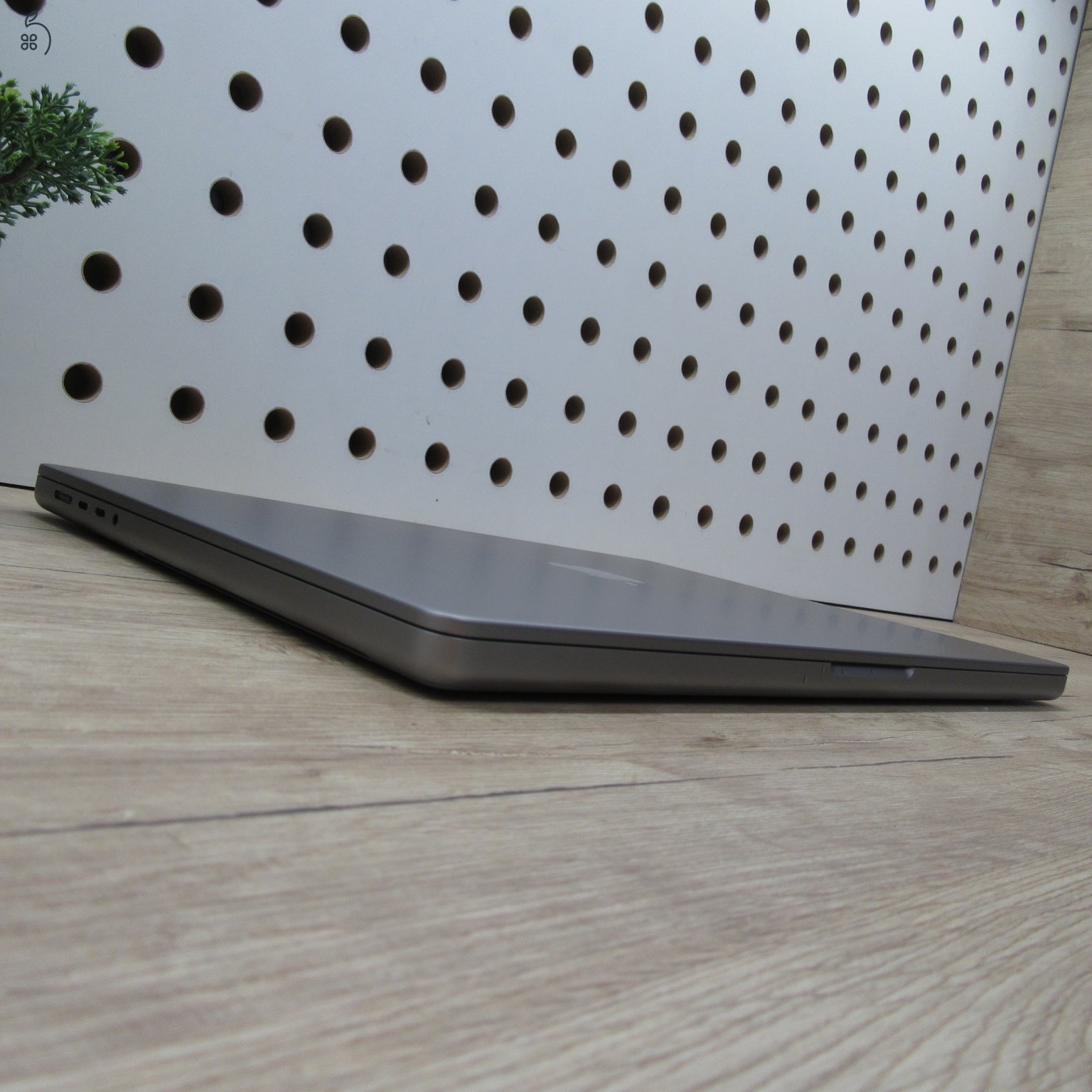 Apple MacBook Pro 16 (2021) – M1 Pro / 32GB / 512GB SSD – használt, karcmentes – 91% akku (188 ciklus)