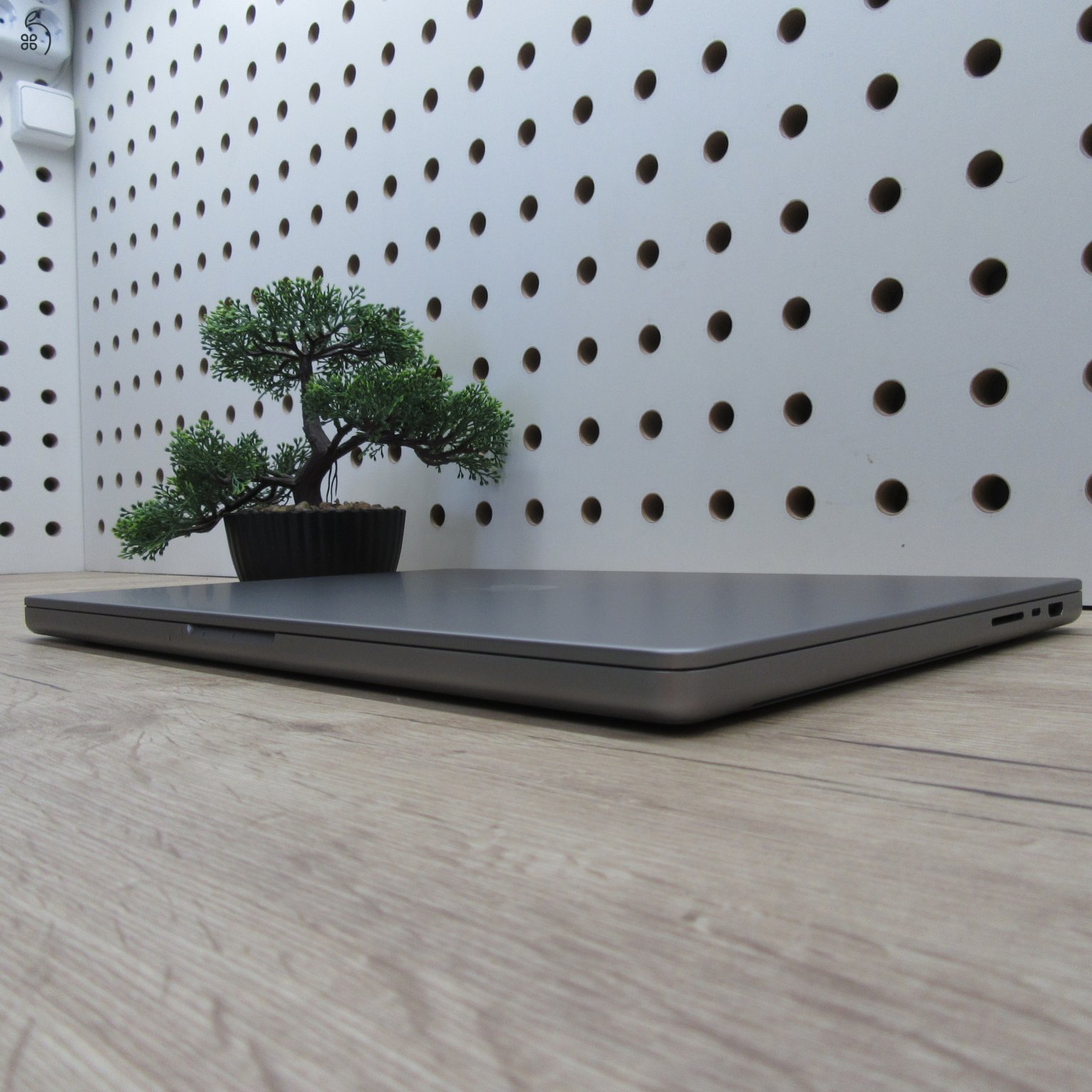 Apple MacBook Pro 16 (2021) – M1 Pro / 32GB / 512GB SSD – használt, karcmentes – 91% akku (188 ciklus)