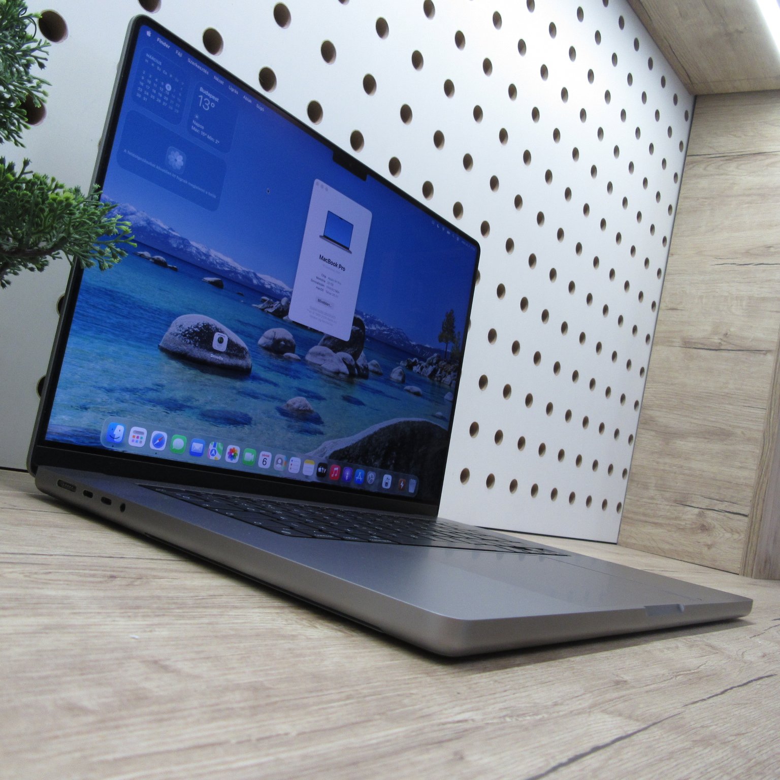 Apple MacBook Pro 16 (2021) – M1 Pro / 32GB / 512GB SSD – használt, karcmentes – 91% akku (188 ciklus)