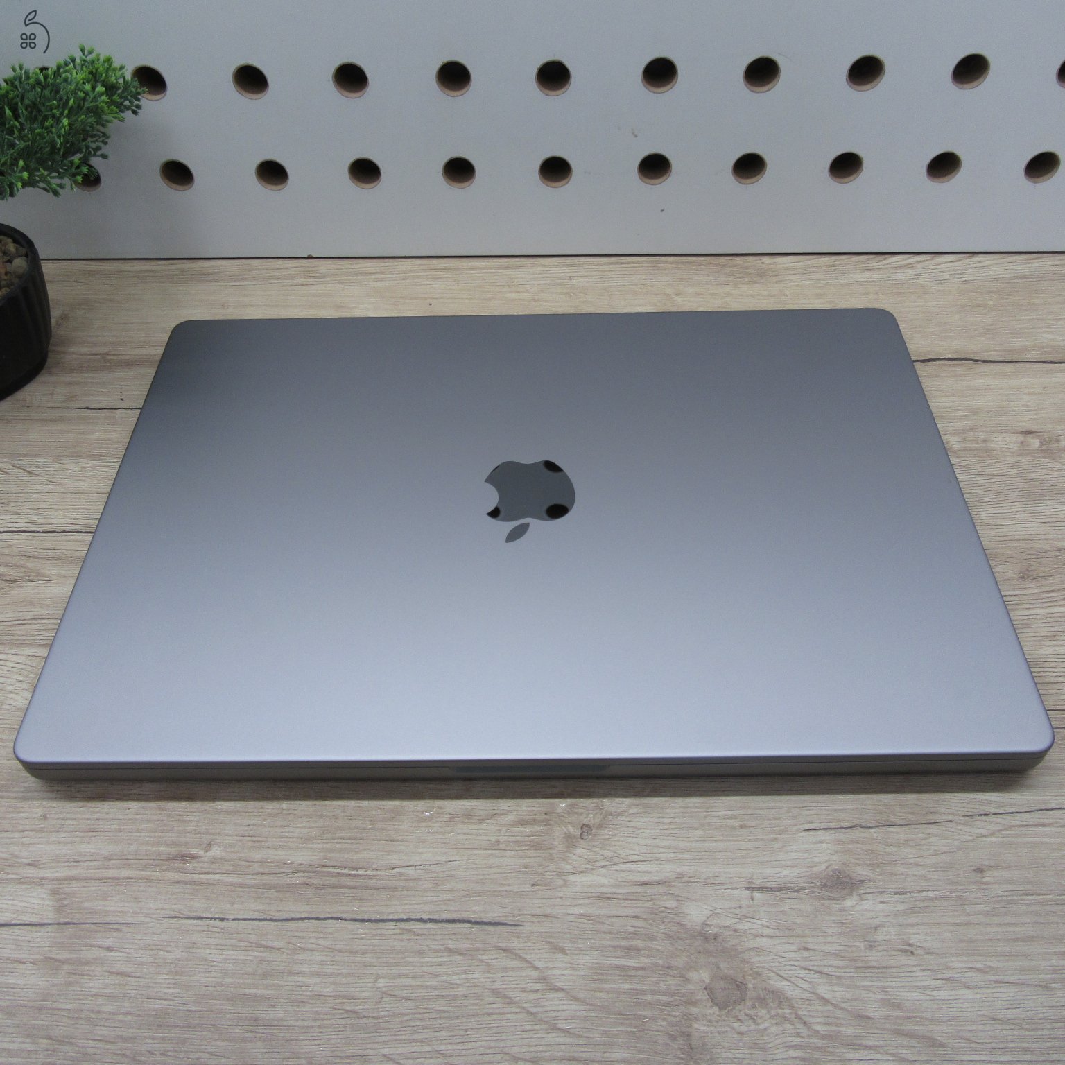 Apple MacBook Pro 16 (2021) – M1 Pro / 32GB / 512GB SSD – használt, karcmentes – 91% akku (188 ciklus)