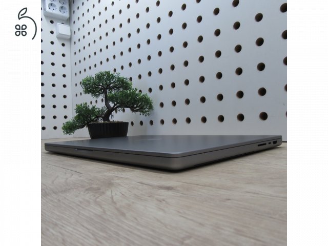 Apple MacBook Pro 16 (2021) – M1 Pro / 32GB / 512GB SSD – használt, szép állapot – 91% akku (111 ciklus)