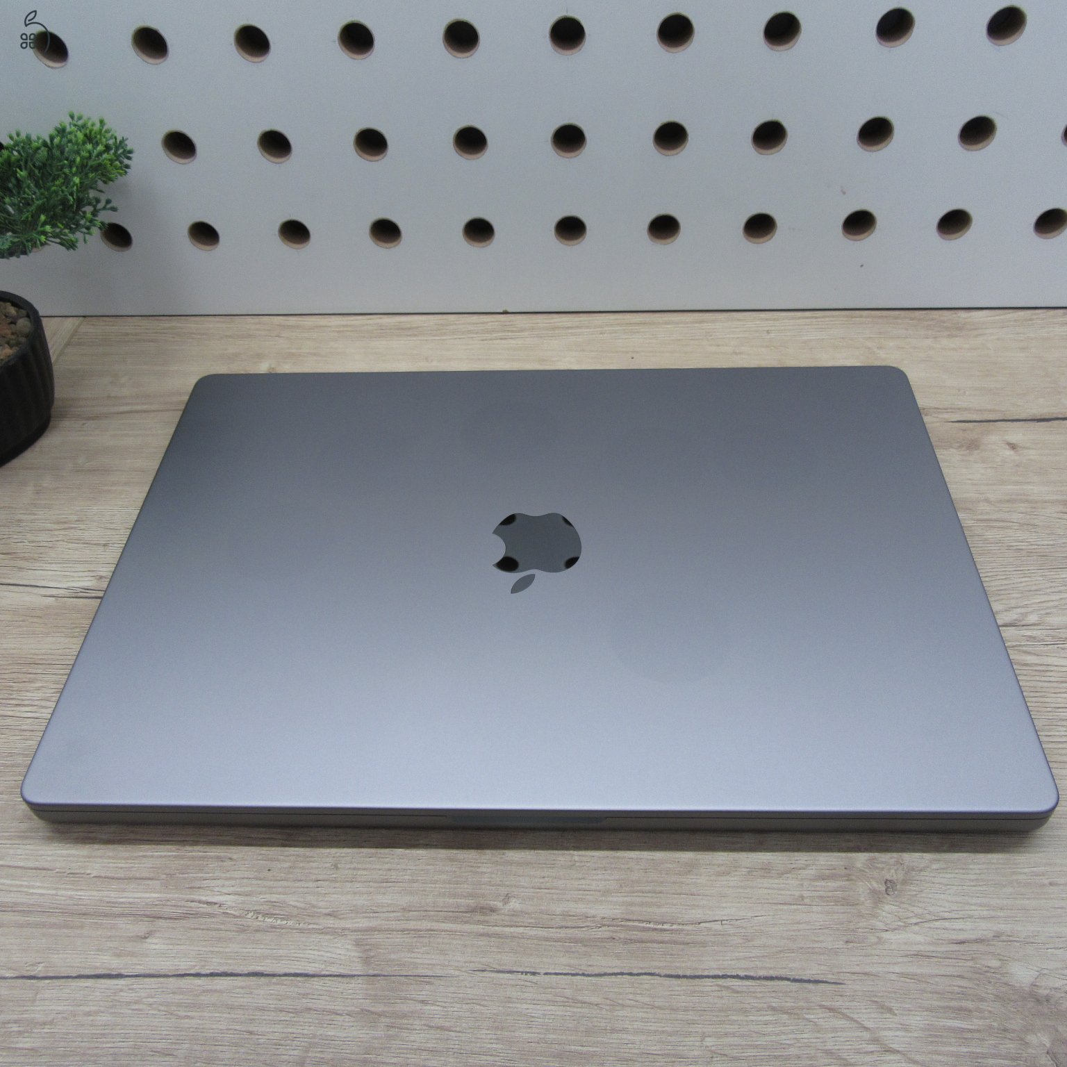 Apple MacBook Pro 16 (2021) – M1 Pro / 32GB / 512GB SSD – használt, szép állapot – 91% akku (111 ciklus)