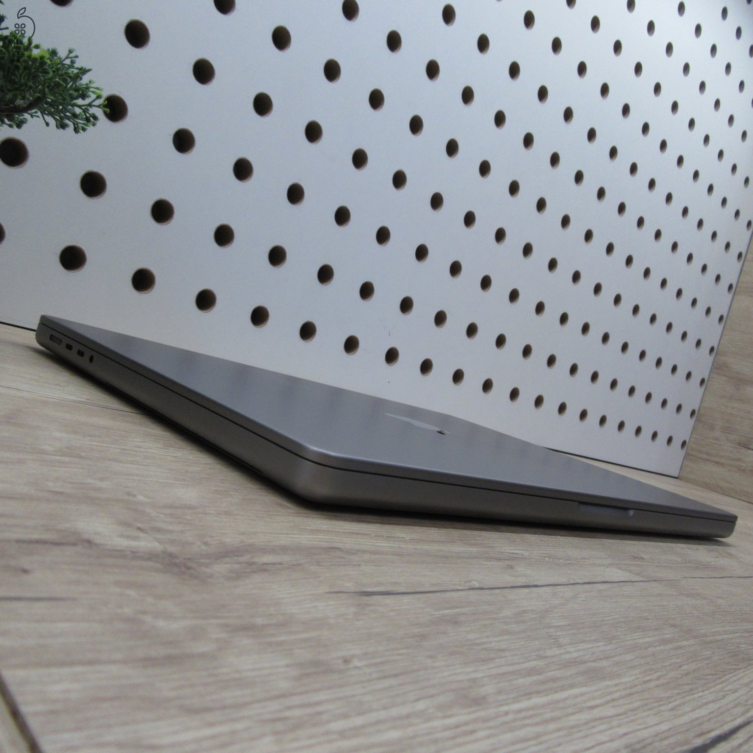 Apple MacBook Pro 16 (2021) – M1 Pro / 32GB / 512GB SSD – használt, szép állapot – 91% akku (111 ciklus)