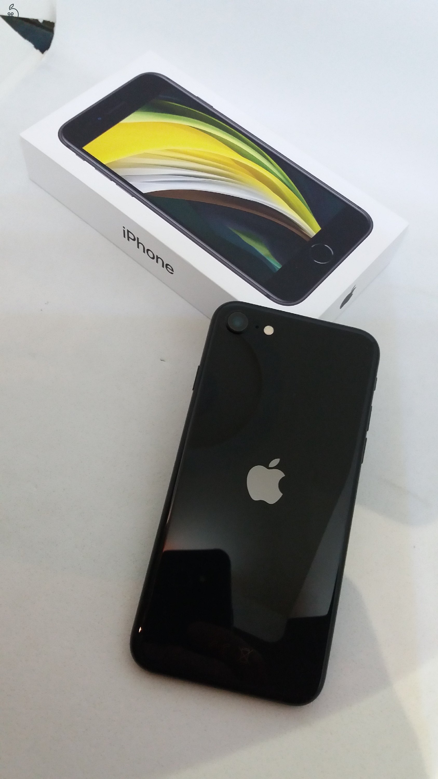 ELADÓ: APPLE iPhone SE 2020 - 128GB - 100% - FEKETE színben ! ! !