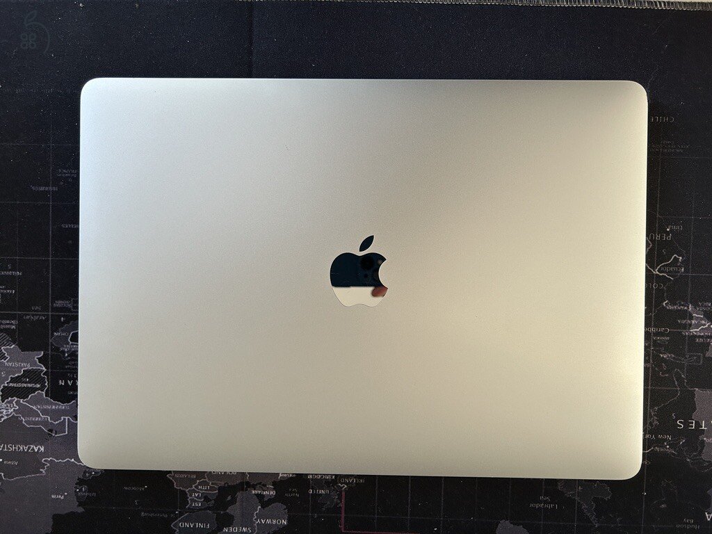  MacBook Air 13″ 2020, M1 8 Cores, 16 GB RAM, 8 core GPU, 512 GB SSD