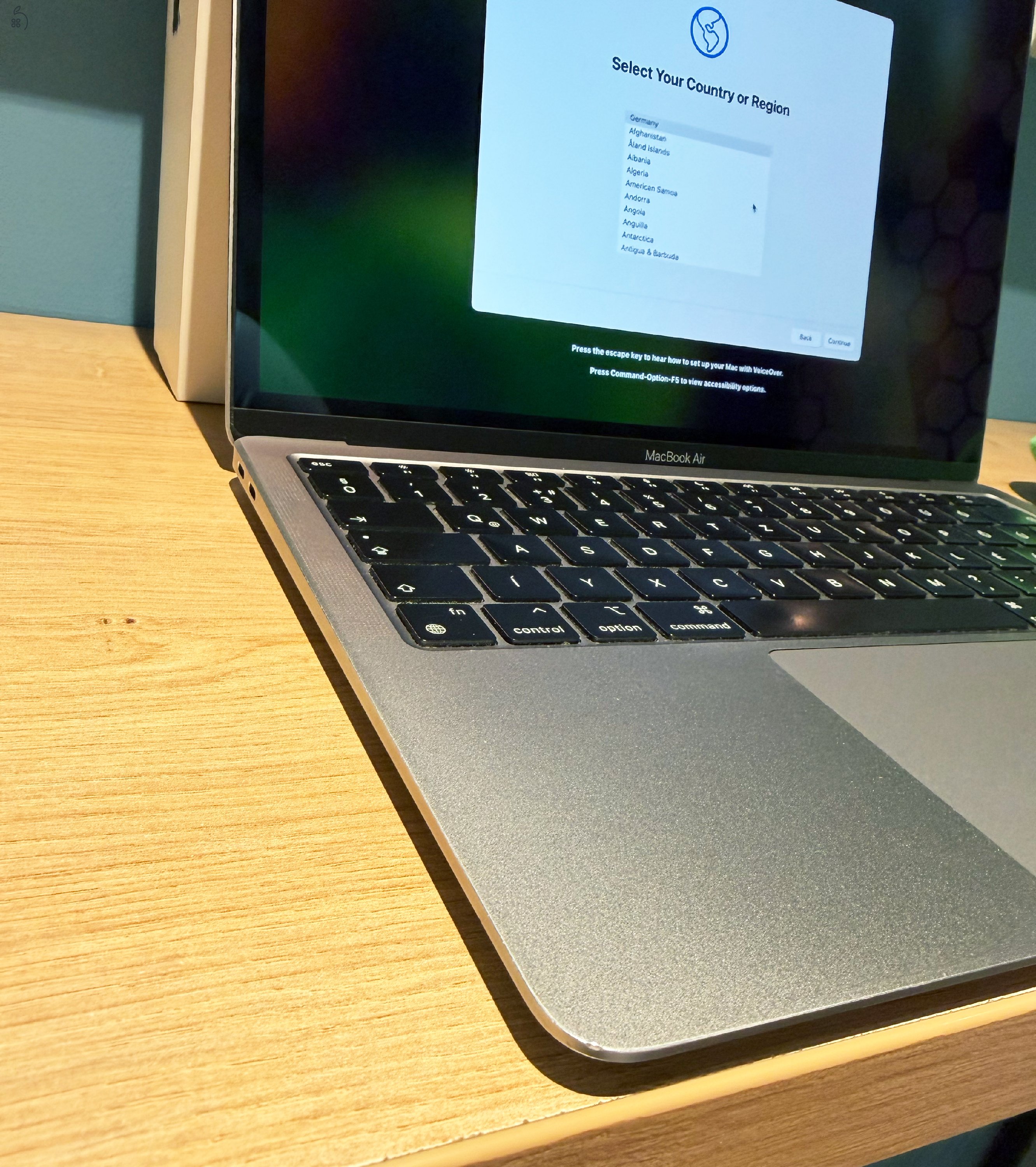 Apple MacBook Air M1 13” – 8GB / 256GB – dobozzal
