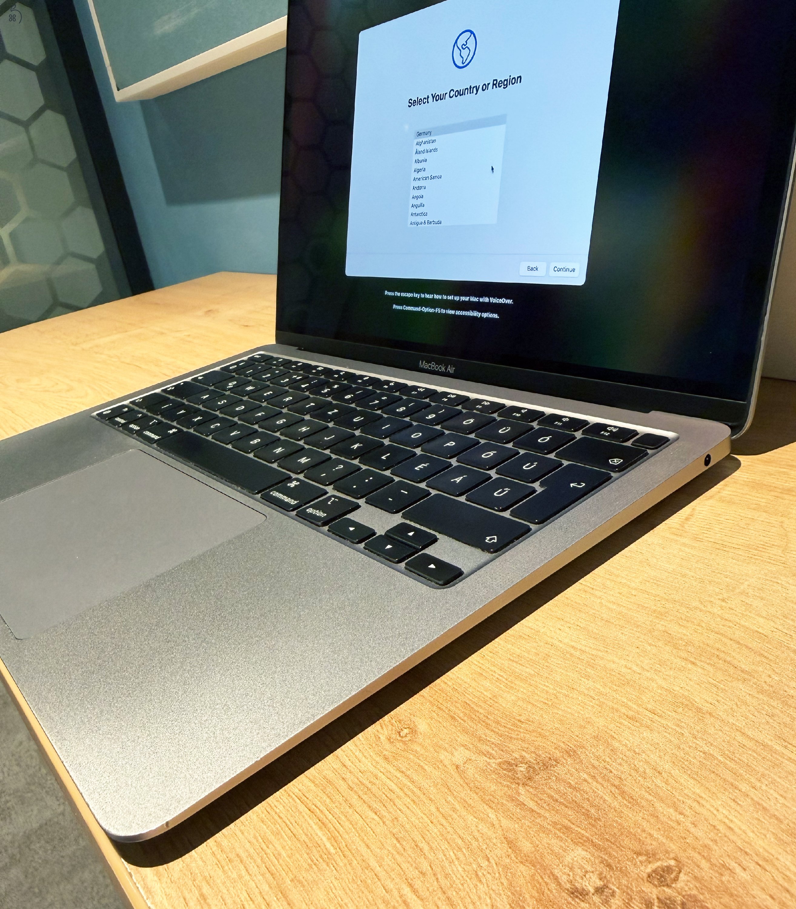 Apple MacBook Air M1 13” – 8GB / 256GB – dobozzal