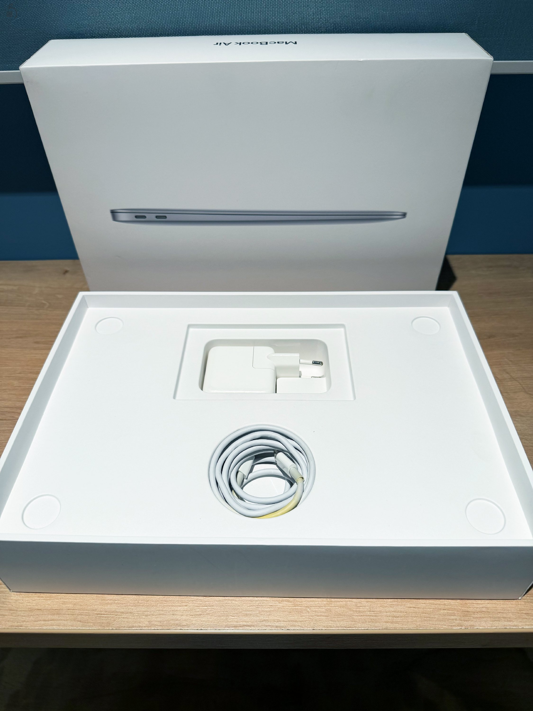 Apple MacBook Air M1 13” – 8GB / 256GB – dobozzal