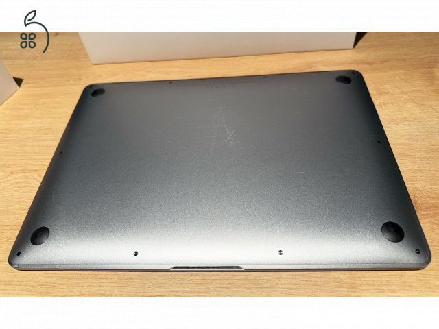 Apple MacBook Air M1 13” – 8GB / 256GB – dobozzal