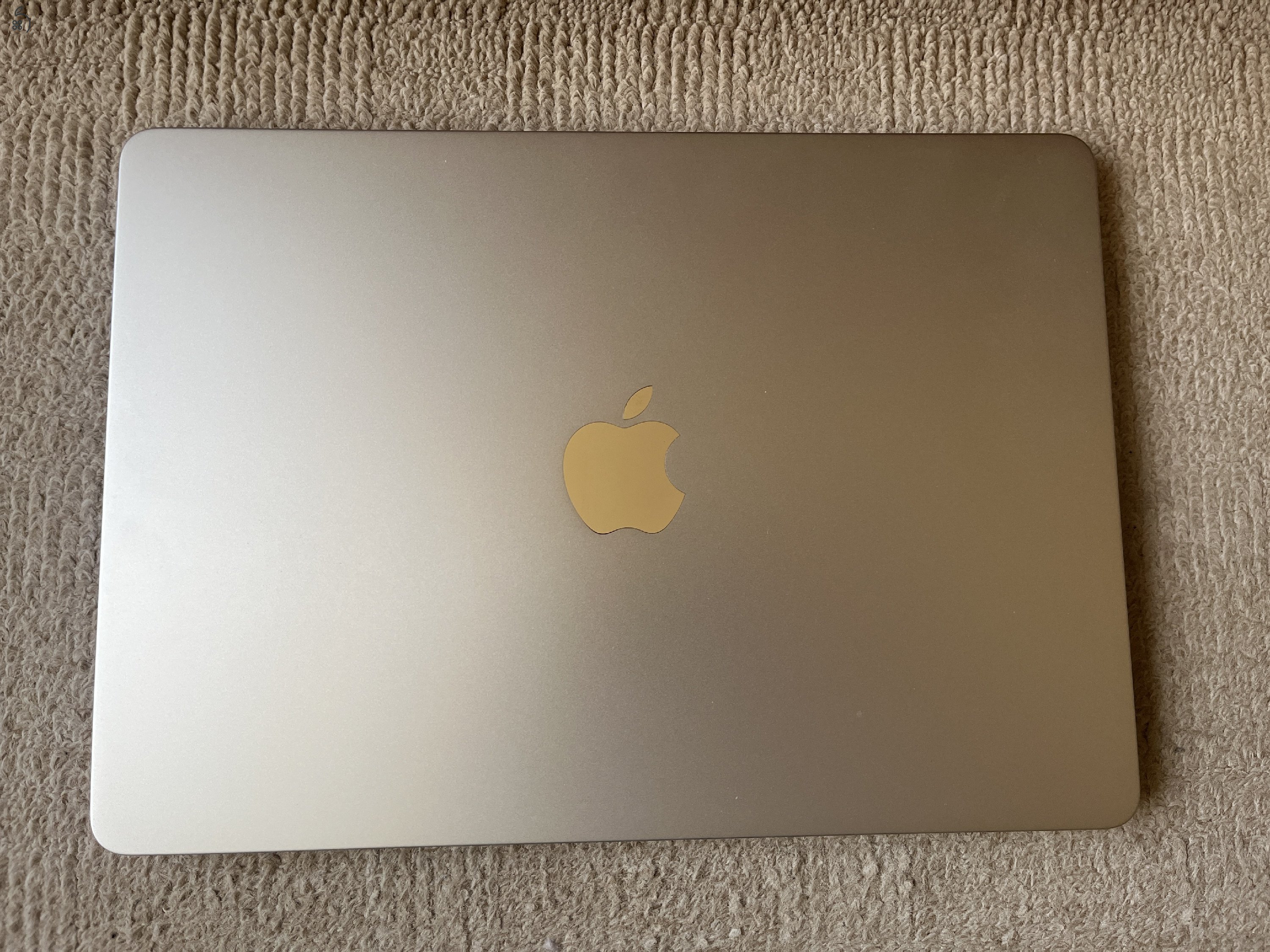 MacBook Air M3 - 2027.10.03 -ig garanciális , 100% -os aksival eladó.