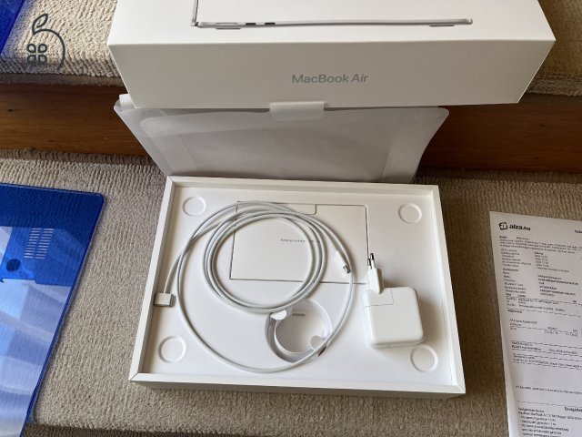 MacBook Air M3 - 2027.10.03 -ig garanciális , 100% -os aksival eladó.