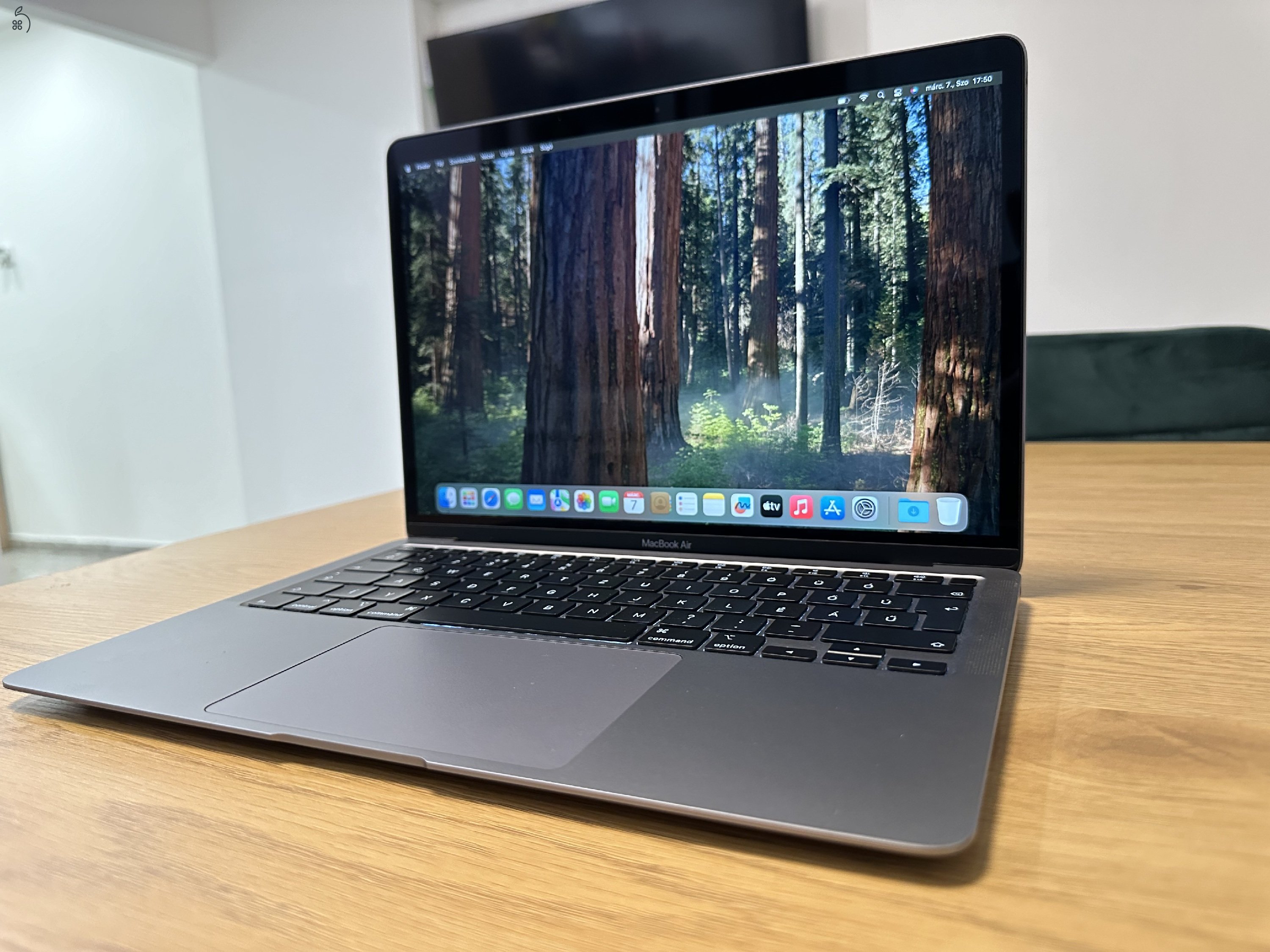 MacBook Air Retina 13” (2020, Intel, 8GB / 256GB) – megkímélt