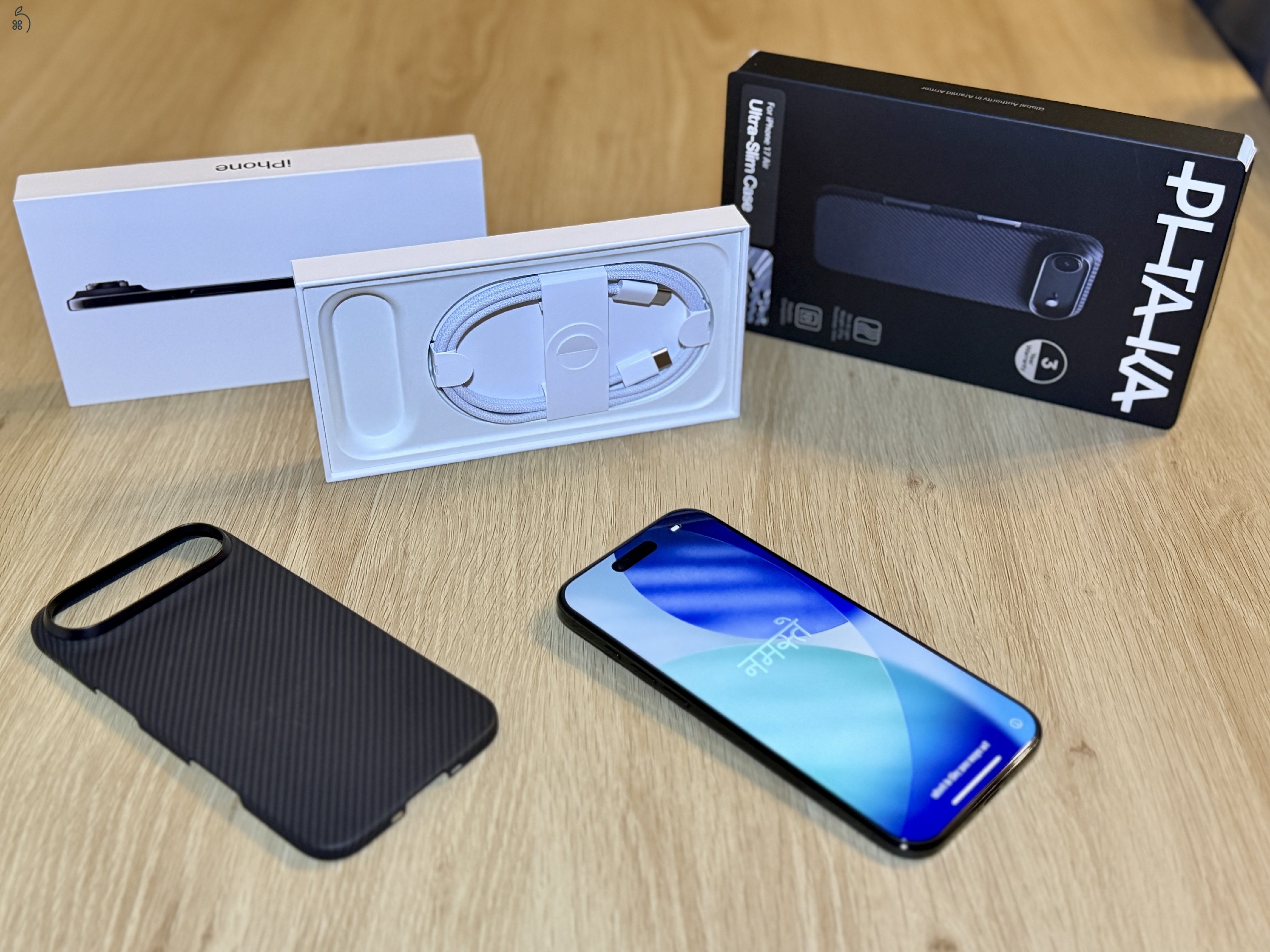 Apple iPhone AIR 256GB fekete - független - karcmentes - garanciális - Pitaka aramid tok és fólia