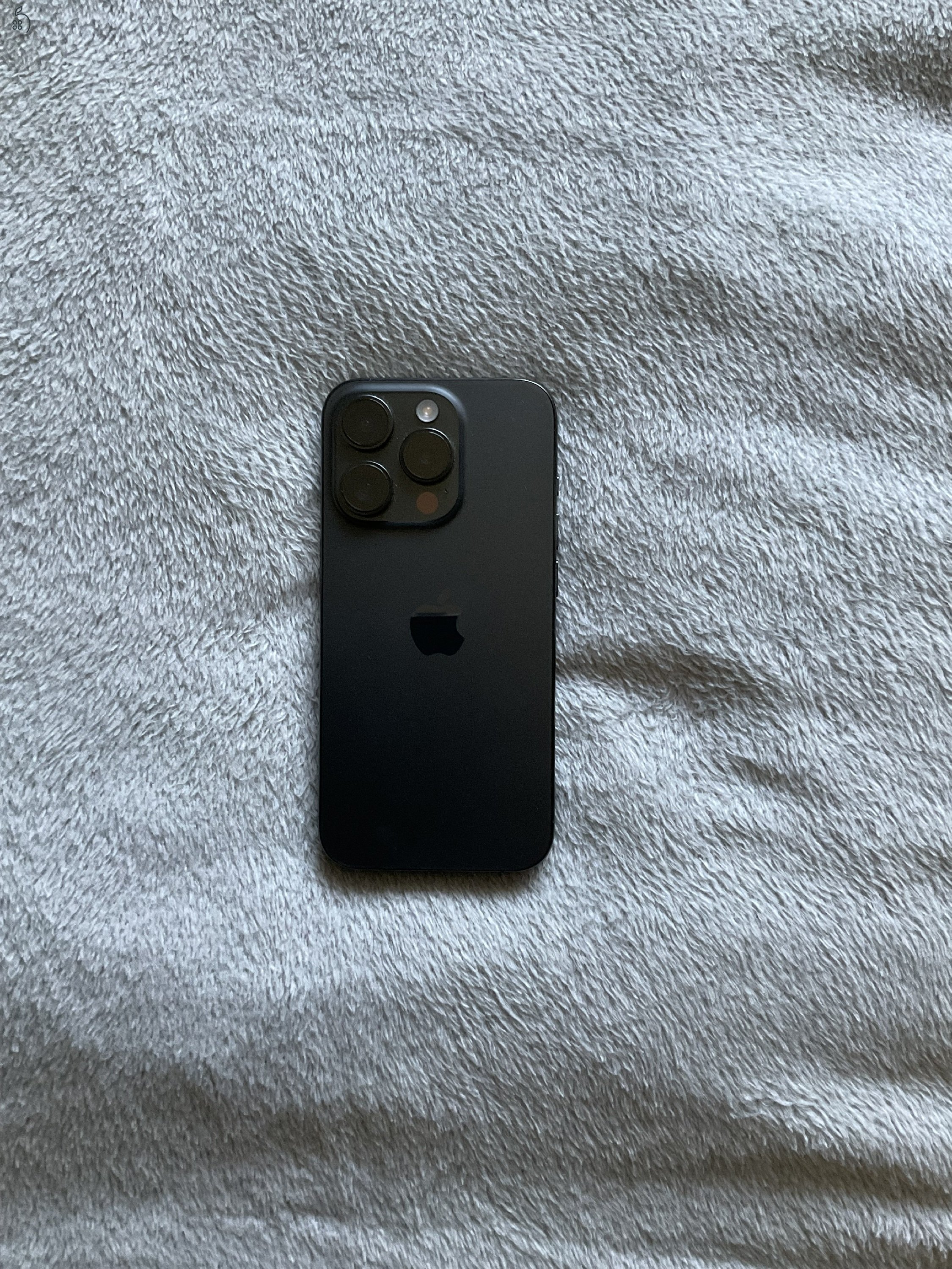 Eladó iPhone 15 Pro 128GB fekete – újszerű, karcmentes, extrákkal