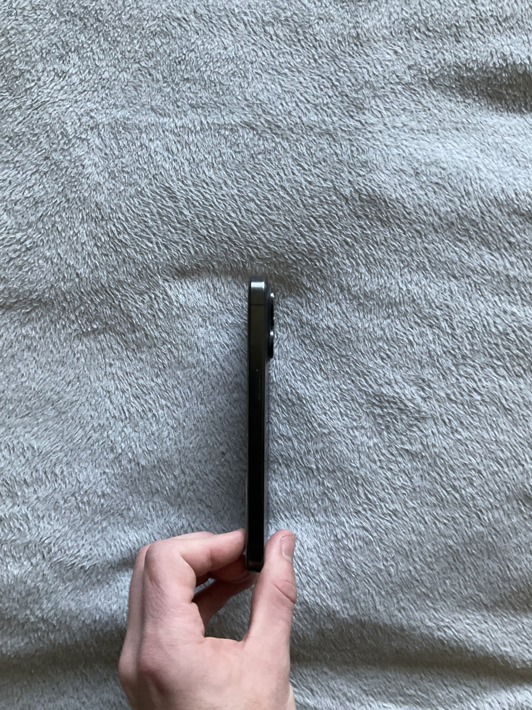 Eladó iPhone 15 Pro 128GB fekete – újszerű, karcmentes, extrákkal