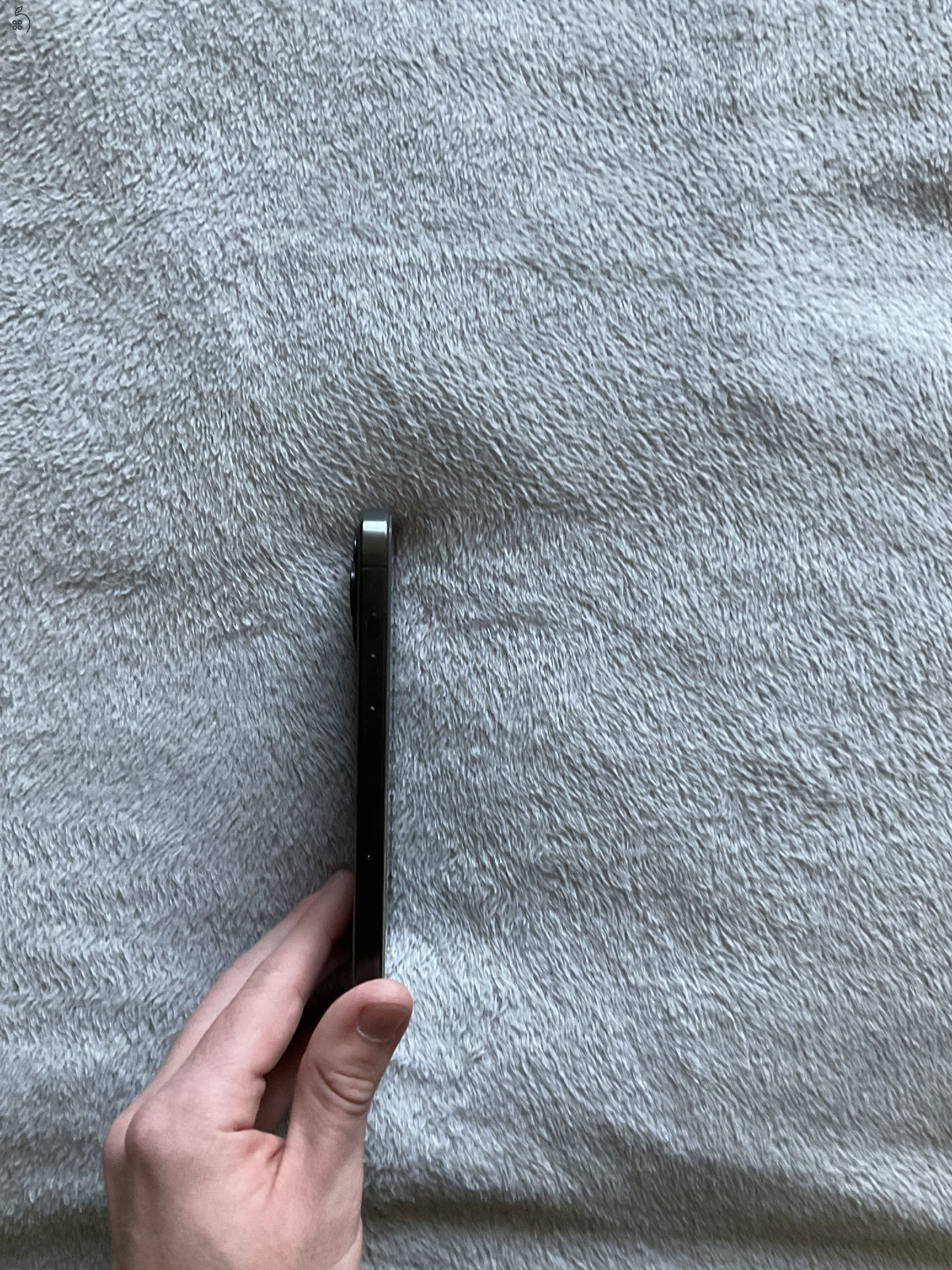 Eladó iPhone 15 Pro 128GB fekete – újszerű, karcmentes, extrákkal