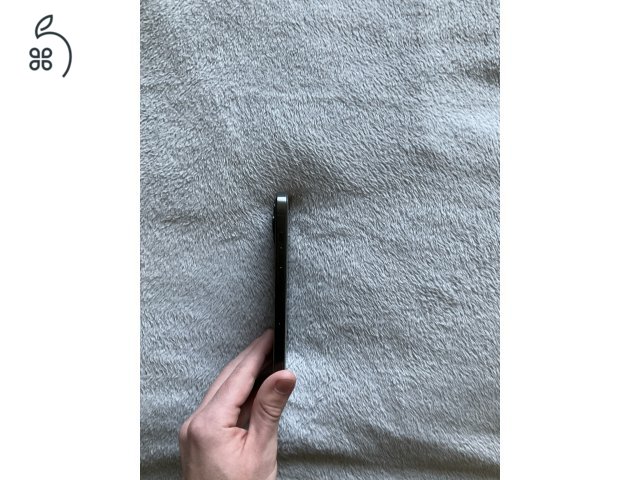 Eladó iPhone 15 Pro 128GB fekete – újszerű, karcmentes, extrákkal