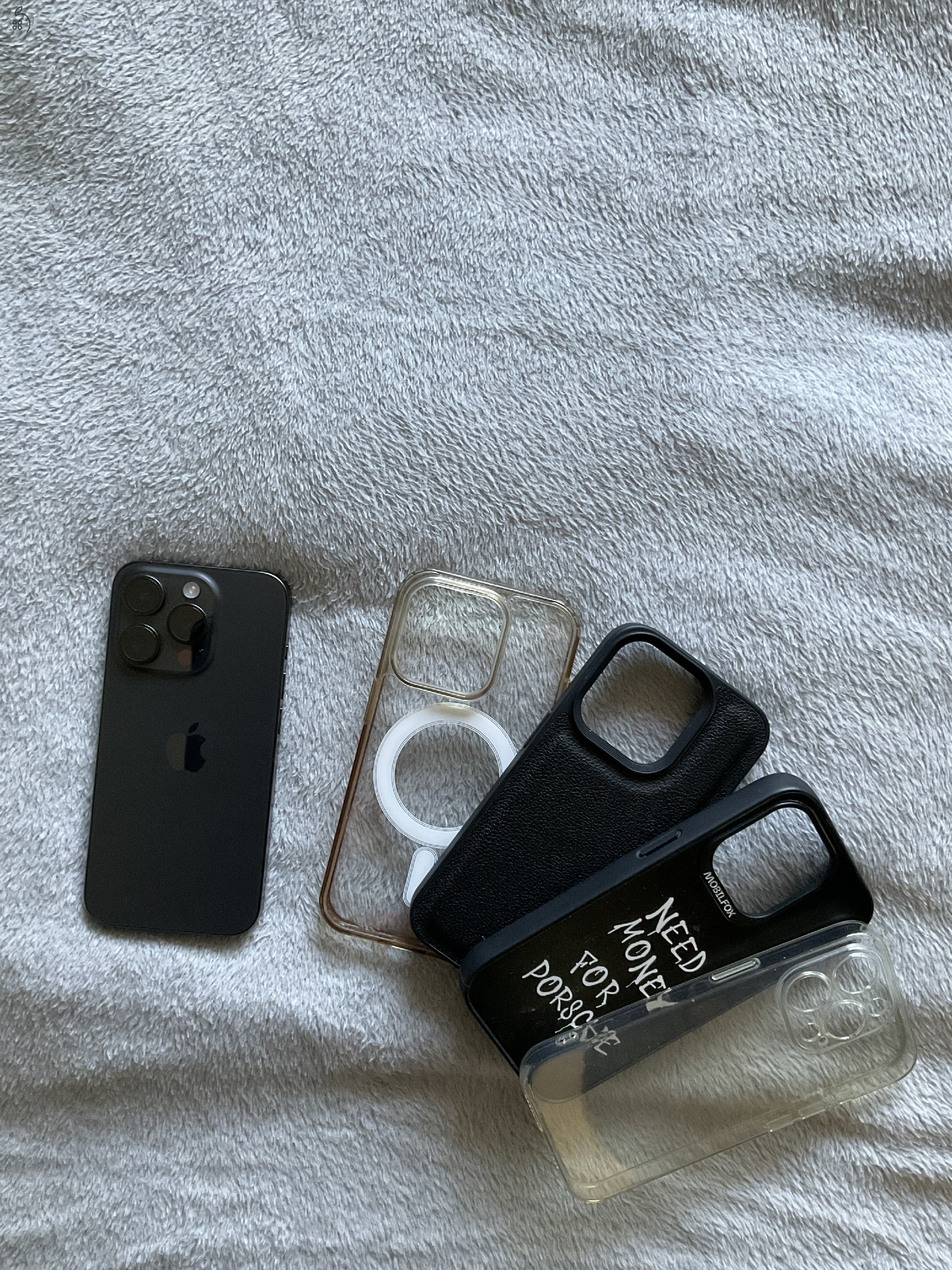 Eladó iPhone 15 Pro 128GB fekete – újszerű, karcmentes, extrákkal