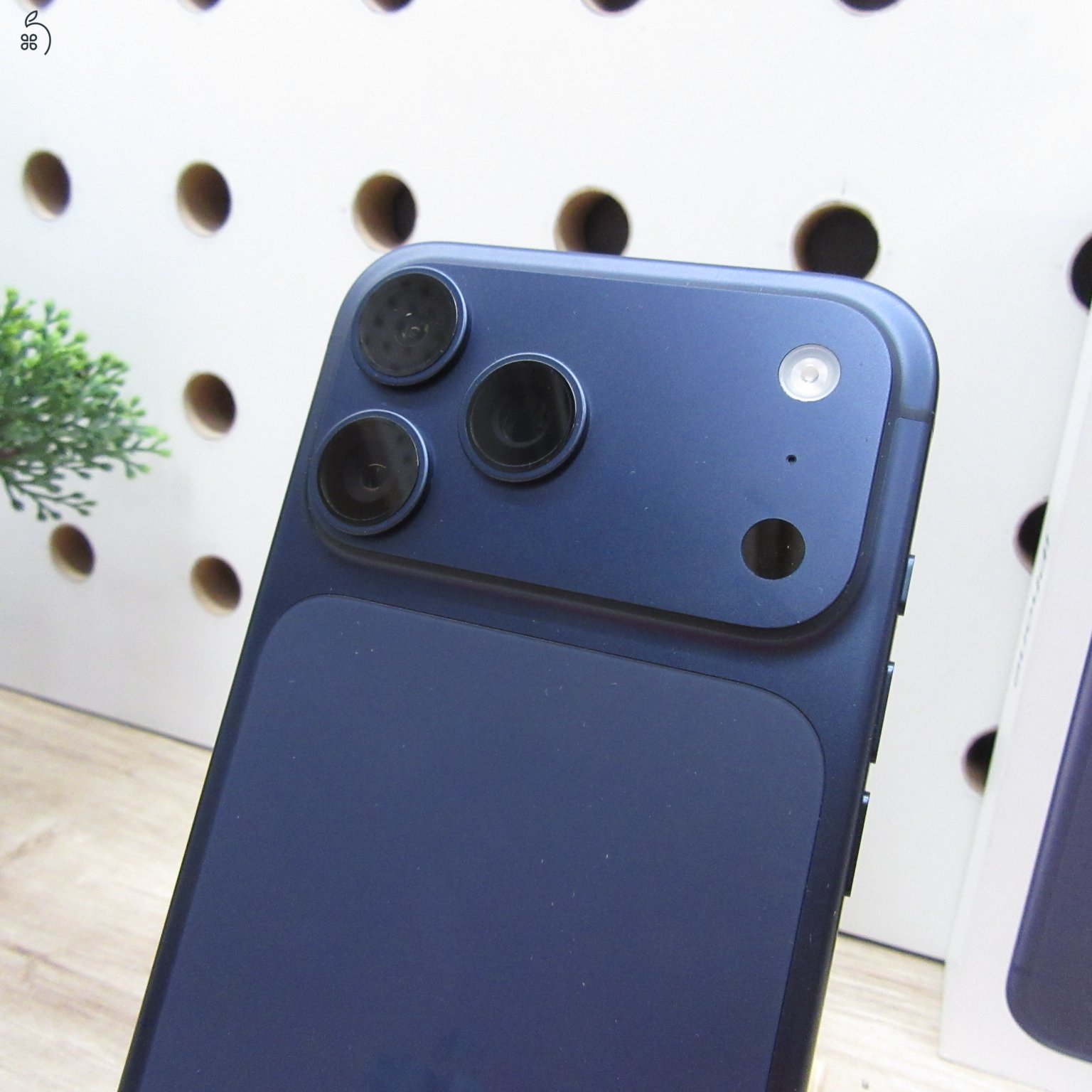 Apple iPhone 17 Pro Max Deep Blue 256GB használt újszerű – 100% akku (36 ciklus) – garancia 2029.01.03.-ig