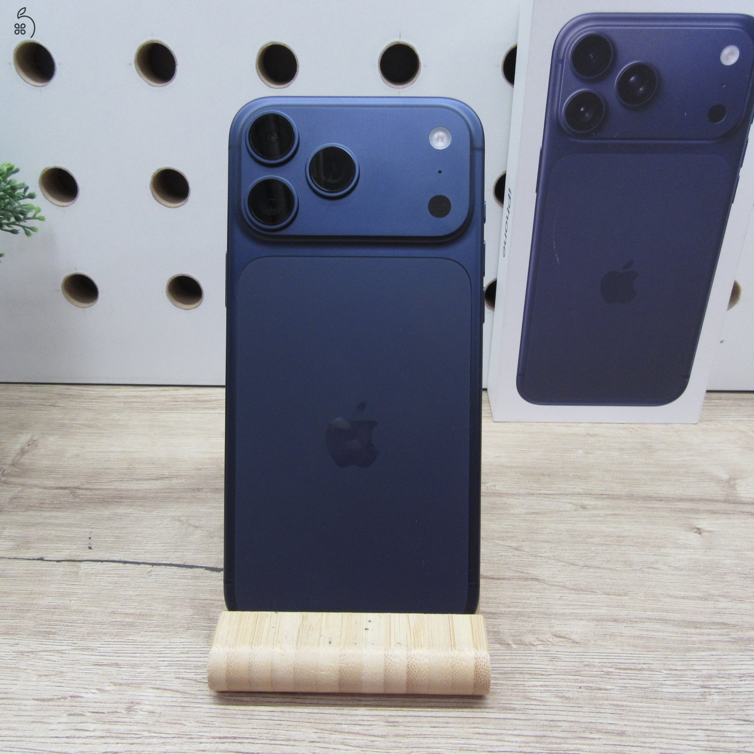 Apple iPhone 17 Pro Max Deep Blue 256GB használt újszerű – 100% akku (36 ciklus) – garancia 2029.01.03.-ig