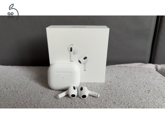 Apple AirPods 3. generáció dobozával