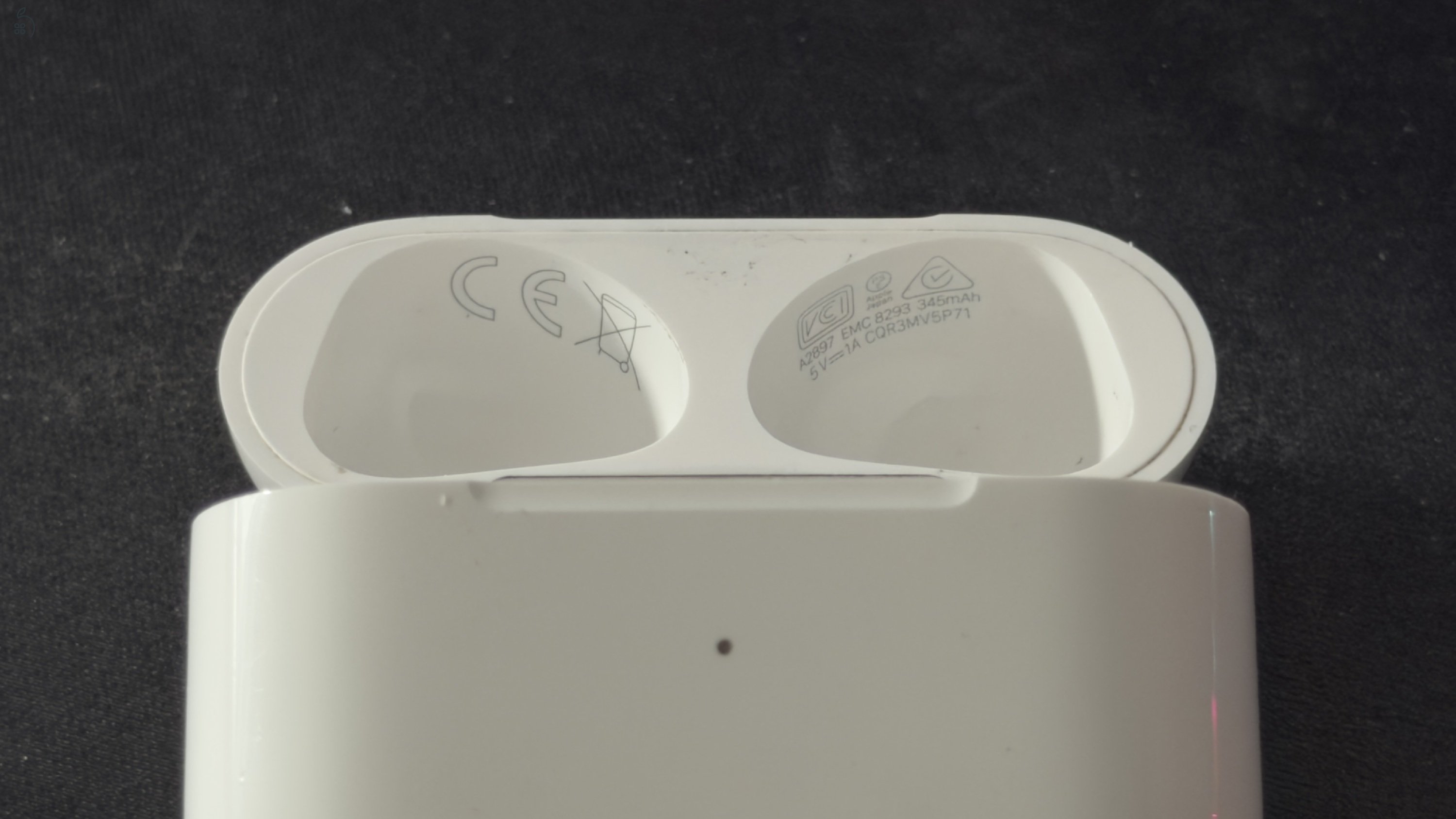 Apple AirPods 3. generáció dobozával