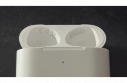 Apple AirPods 3. generáció dobozával