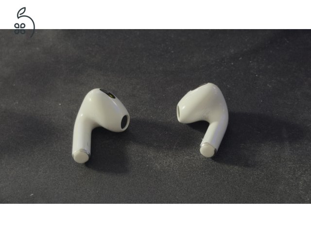 Apple AirPods 3. generáció dobozával
