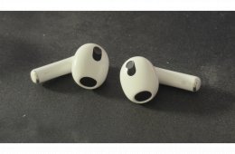 Apple AirPods 3. generáció dobozával