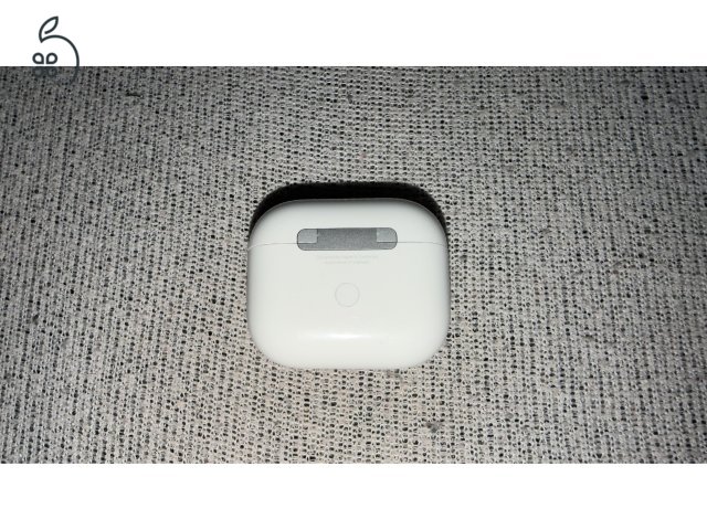 Apple AirPods 3. generáció dobozával