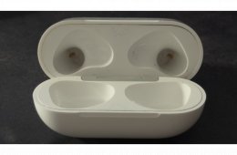 Apple AirPods 3. generáció dobozával