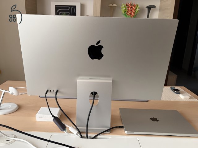 Studio Display (5K, 27