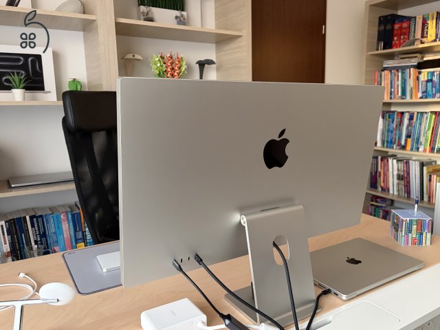 Studio Display (5K, 27