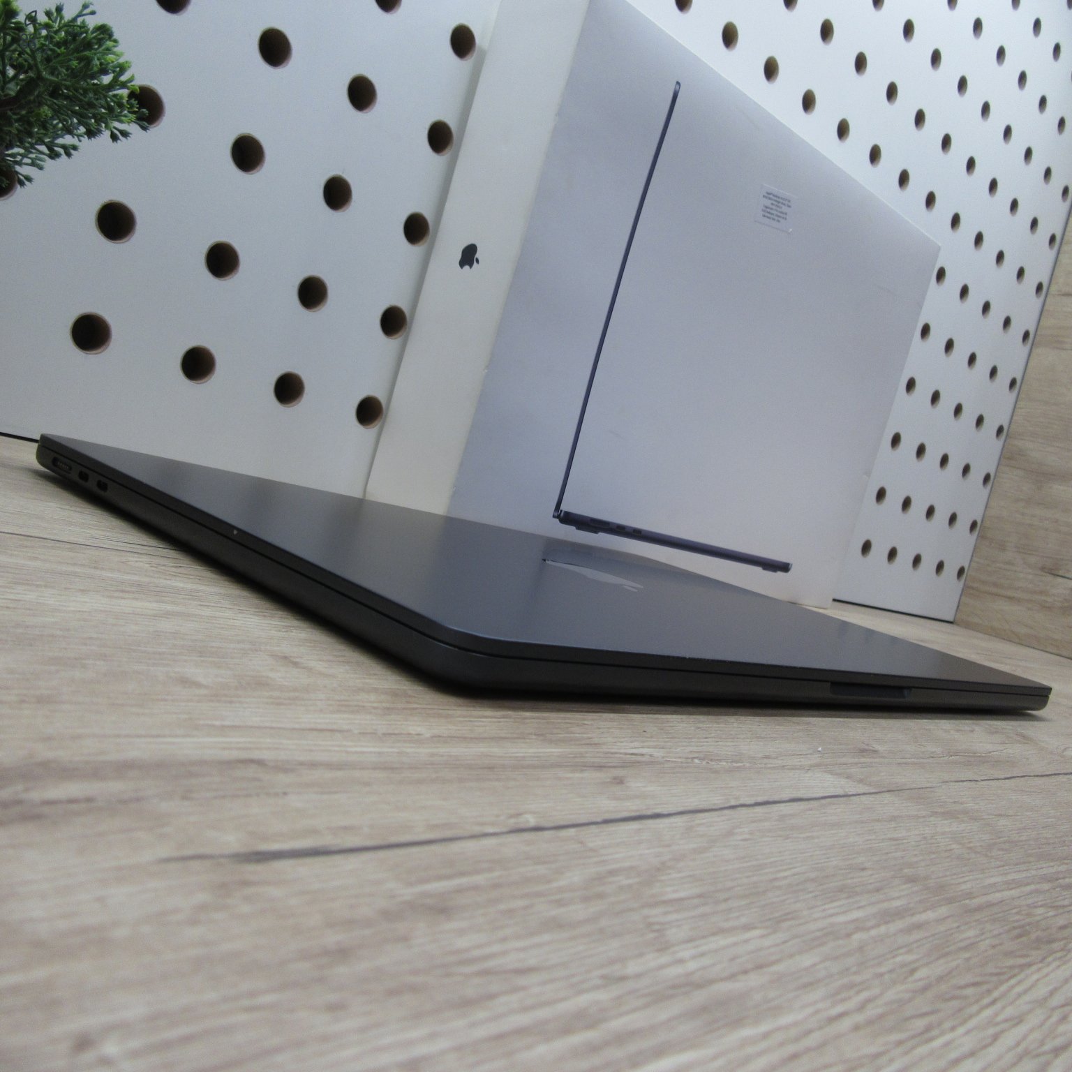 Apple MacBook Air 15 (2024) – M3 / 8GB / 250GB SSD – használt, karcmentes - 6 hónap garancia