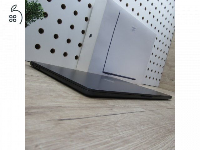 Apple MacBook Air 15 (2024) – M3 / 8GB / 250GB SSD – használt, karcmentes - 6 hónap garancia