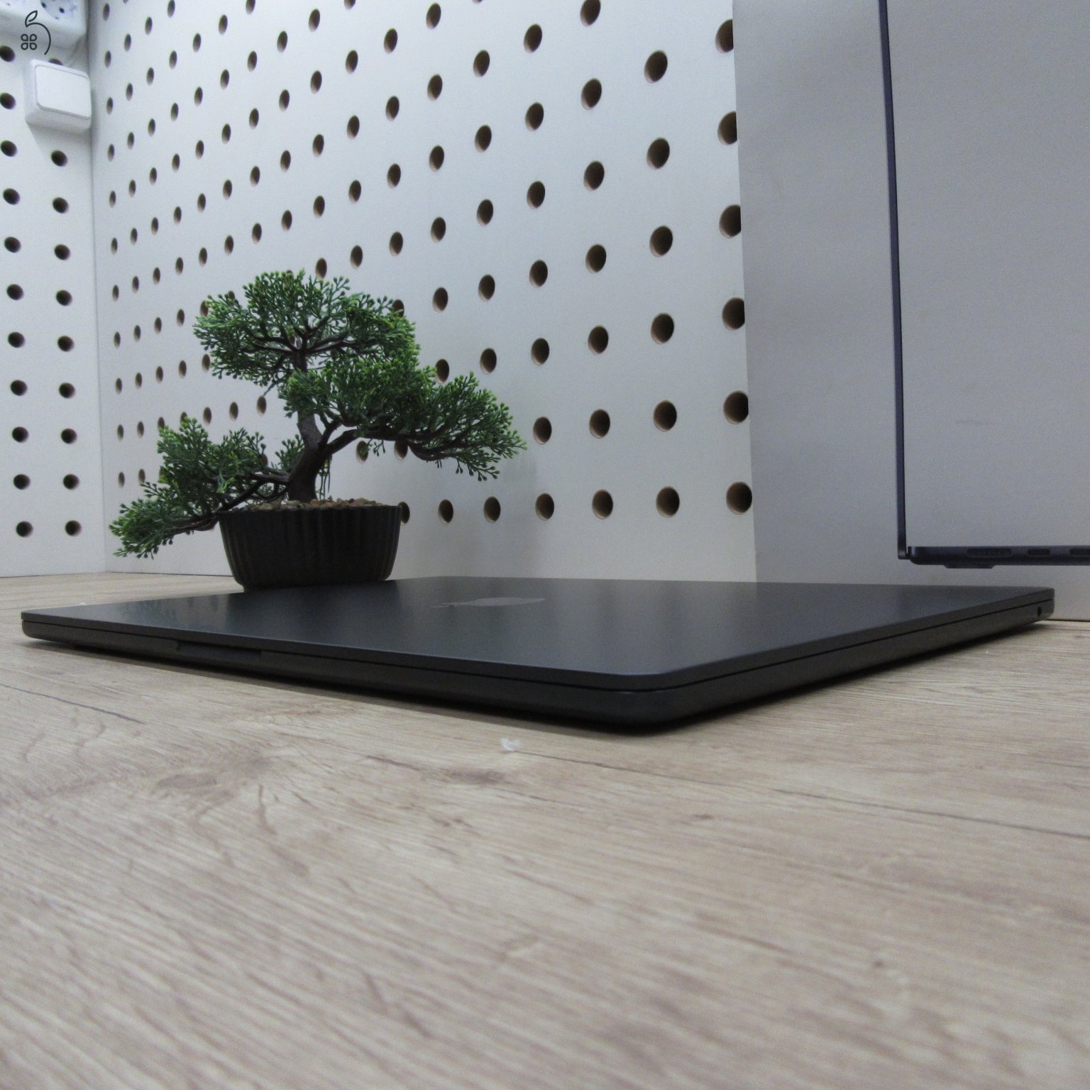 Apple MacBook Air 15 (2024) – M3 / 8GB / 250GB SSD – használt, karcmentes - 6 hónap garancia