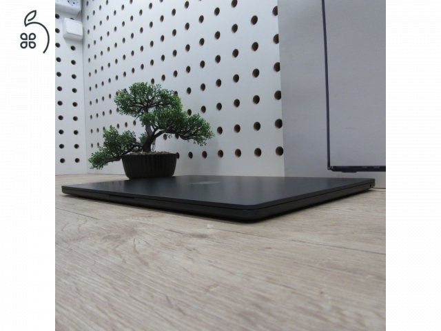 Apple MacBook Air 15 (2024) – M3 / 8GB / 250GB SSD – használt, karcmentes - 6 hónap garancia