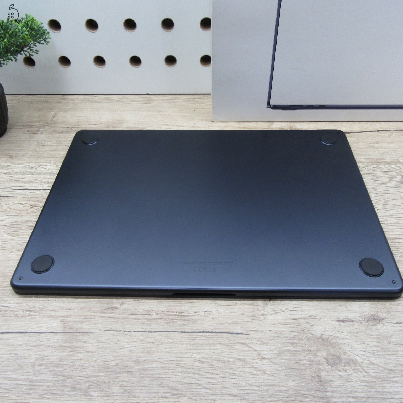 Apple MacBook Air 15 (2024) – M3 / 8GB / 250GB SSD – használt, karcmentes - 6 hónap garancia