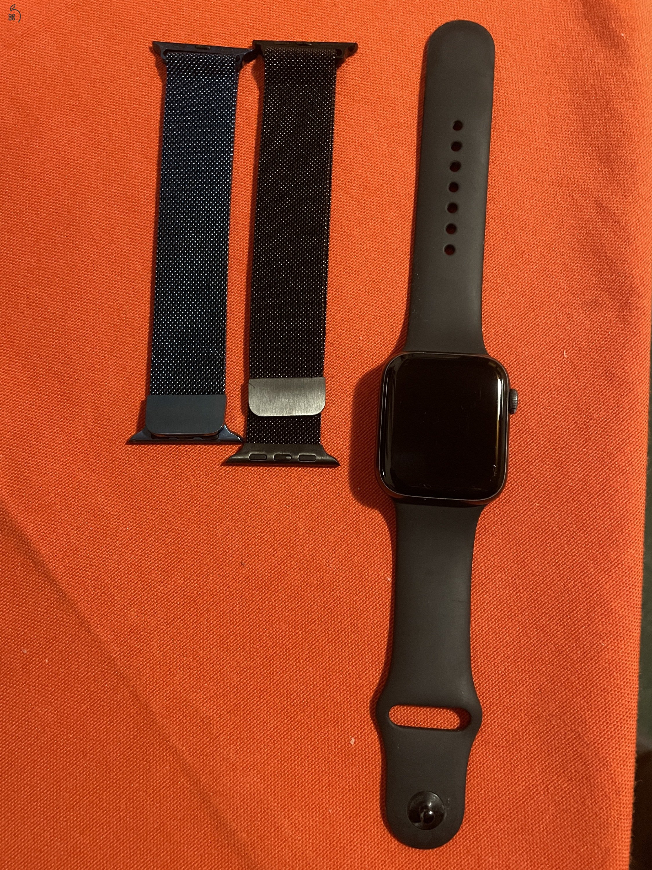 Apple watch 5 + 2 szíjjal töltővel eladó