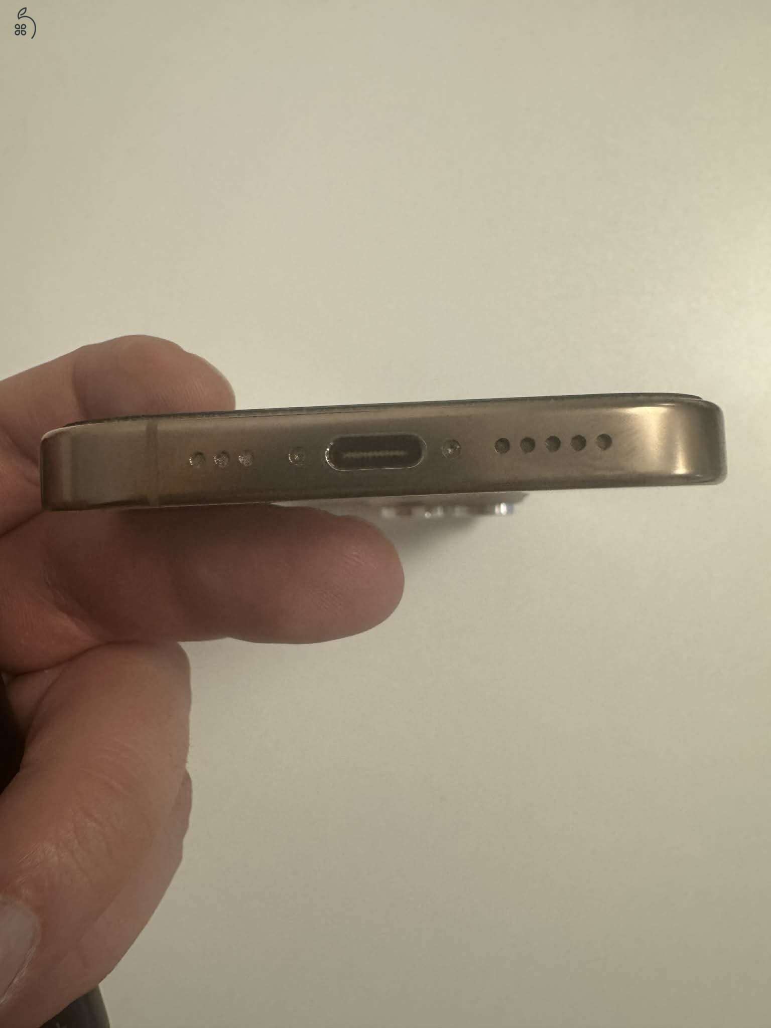 Iphone 16 pro karcmentes, tökéletes állapotban