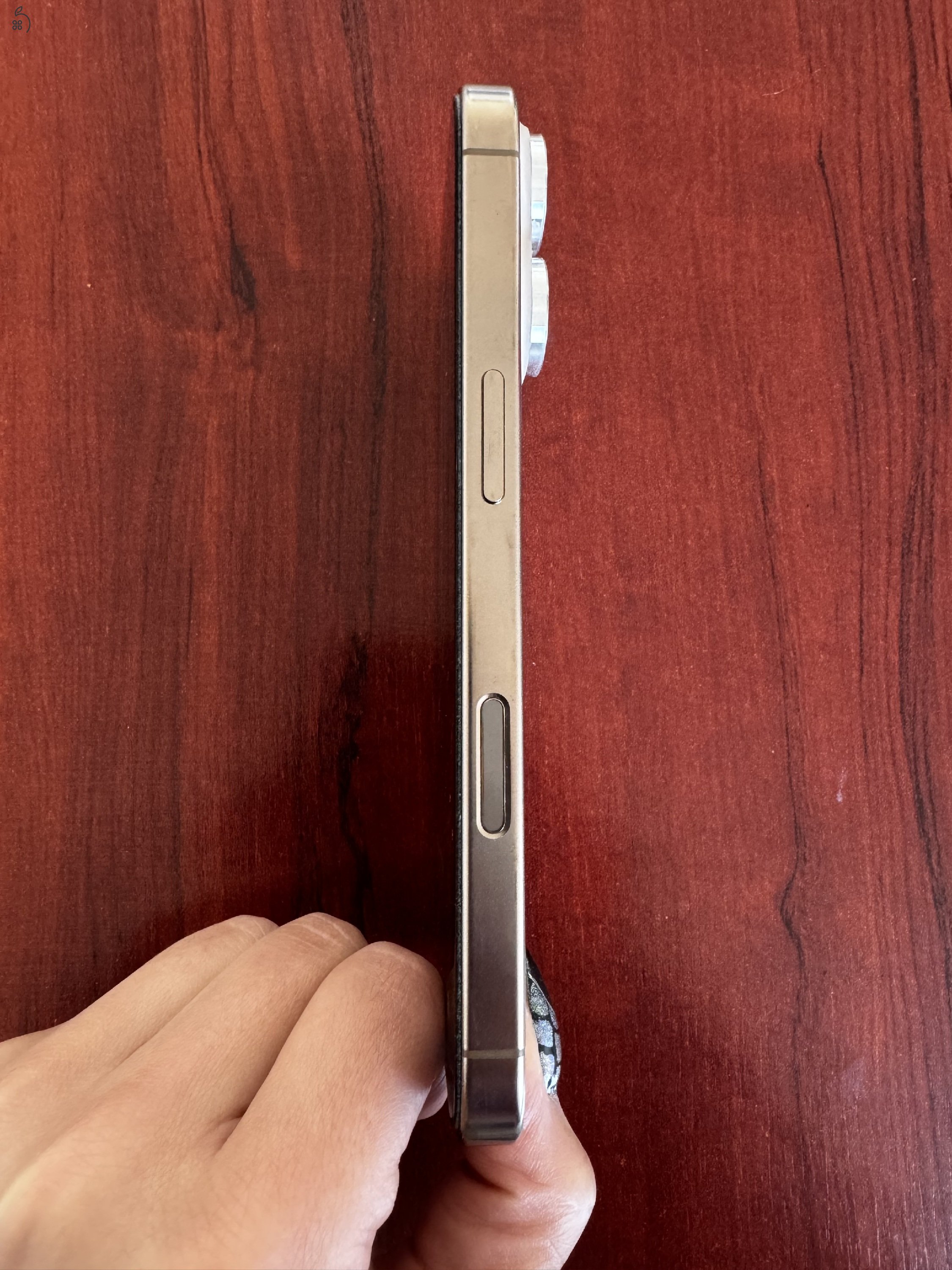 Iphone 16 pro karcmentes, tökéletes állapotban