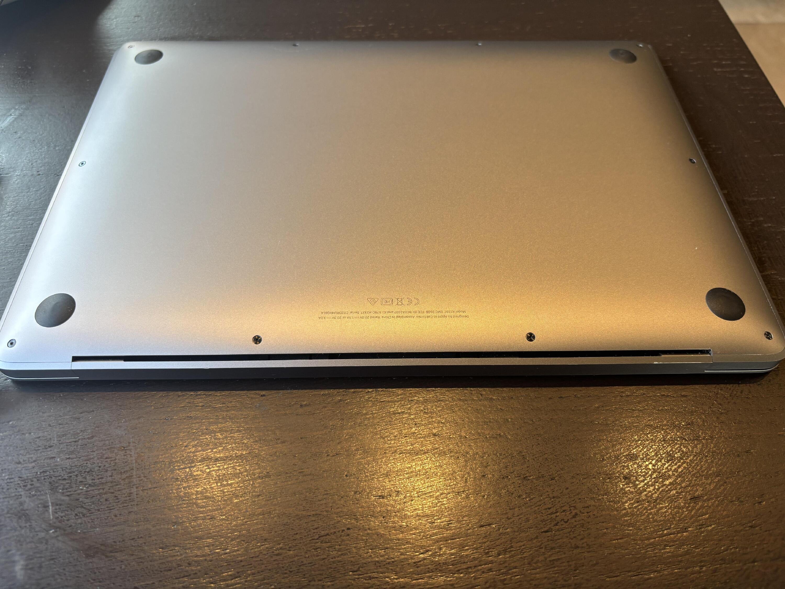 Apple MacBook Air M1 (2020) – 8GB / 256GB – 93% akku – hibátlan