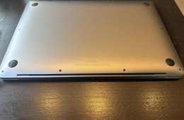 Apple MacBook Air M1 (2020) – 8GB / 256GB – 93% akku – hibátlan