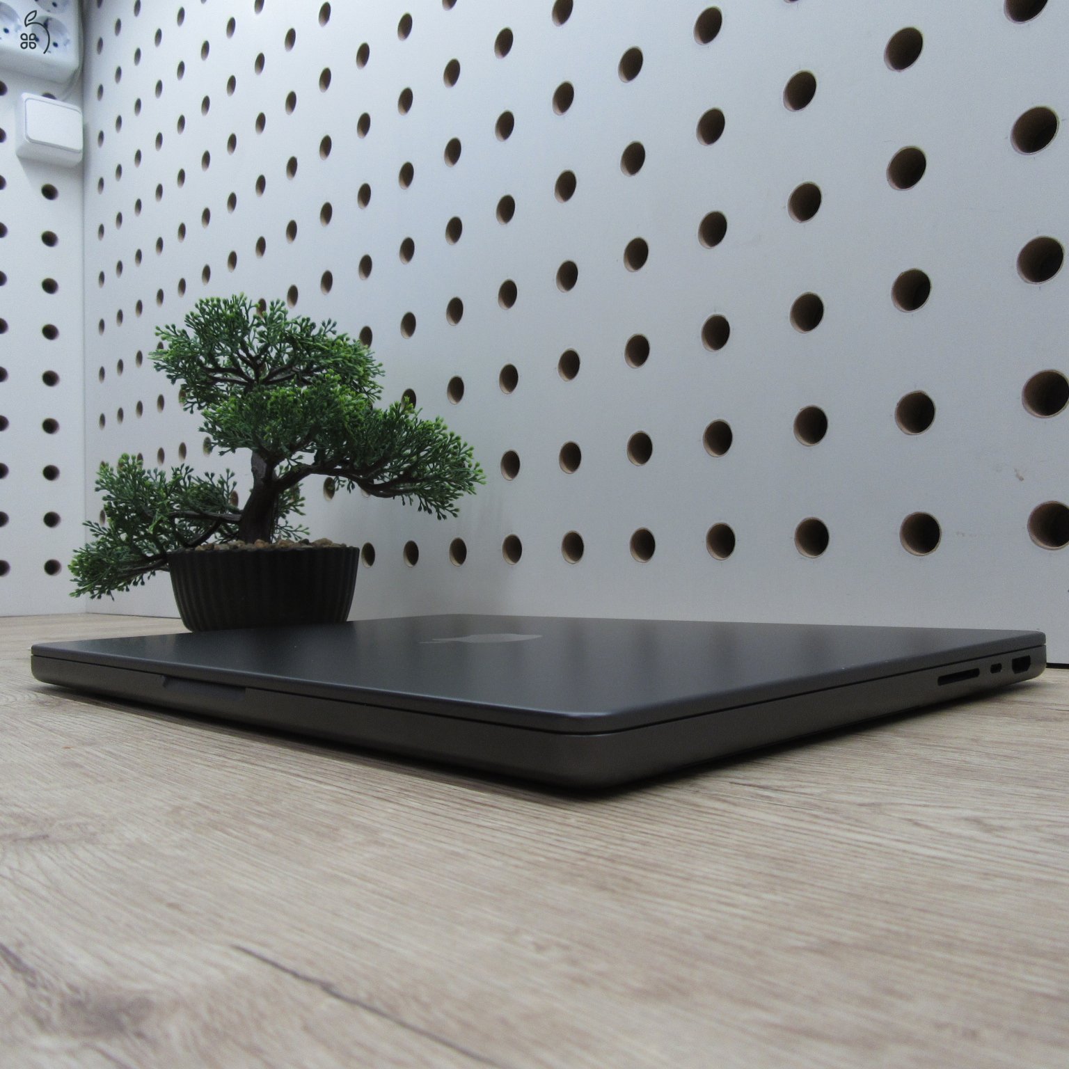 Apple MacBook Pro 14 (2023) – M3 Pro / 18GB / 512GB SSD – használt, karcmentes – 91% akku (217 ciklus)