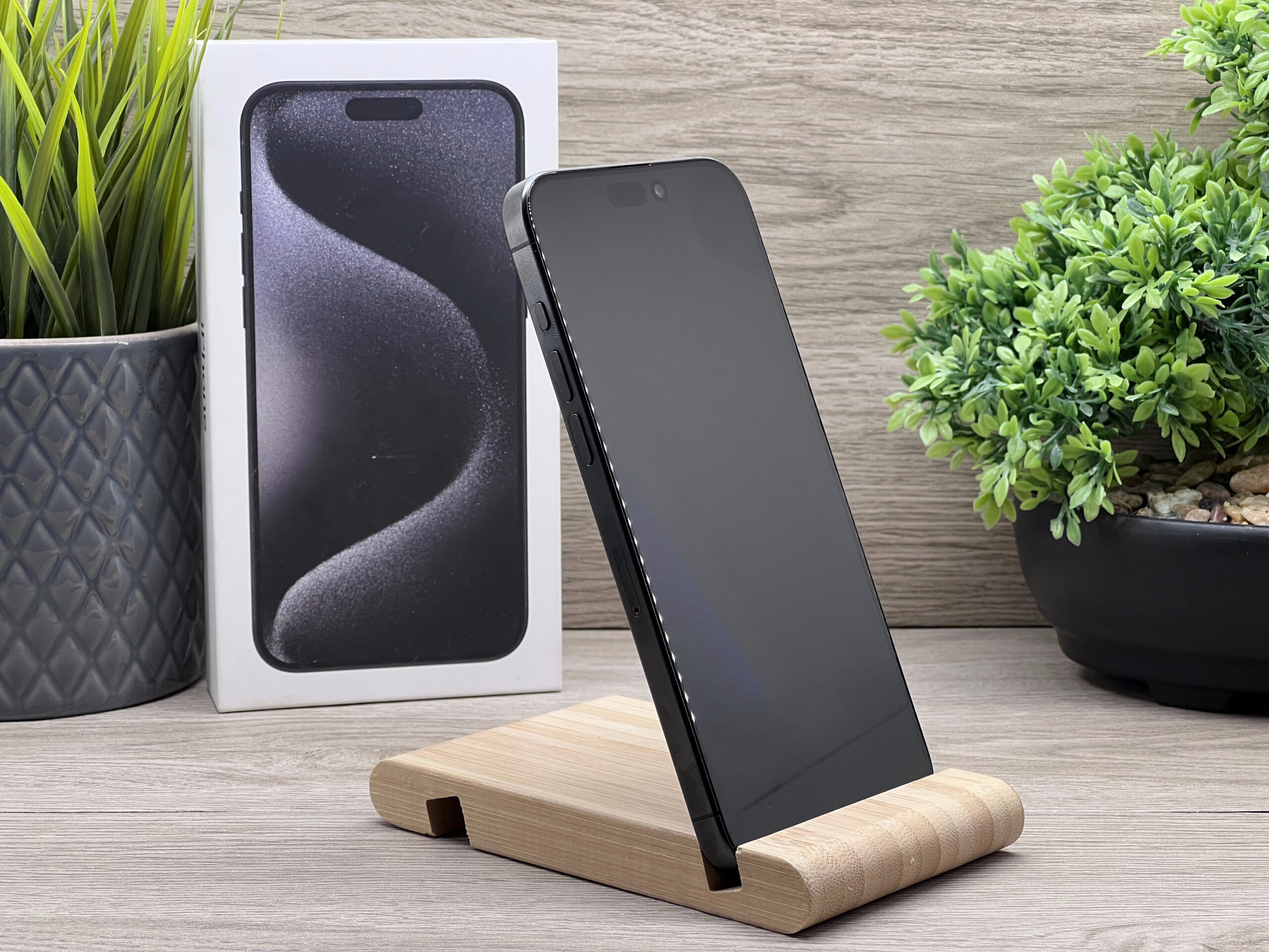 Hibátlan iPhone 15 Pro Max Black Titanium 256GB 2 ÉV Garanciával 91%