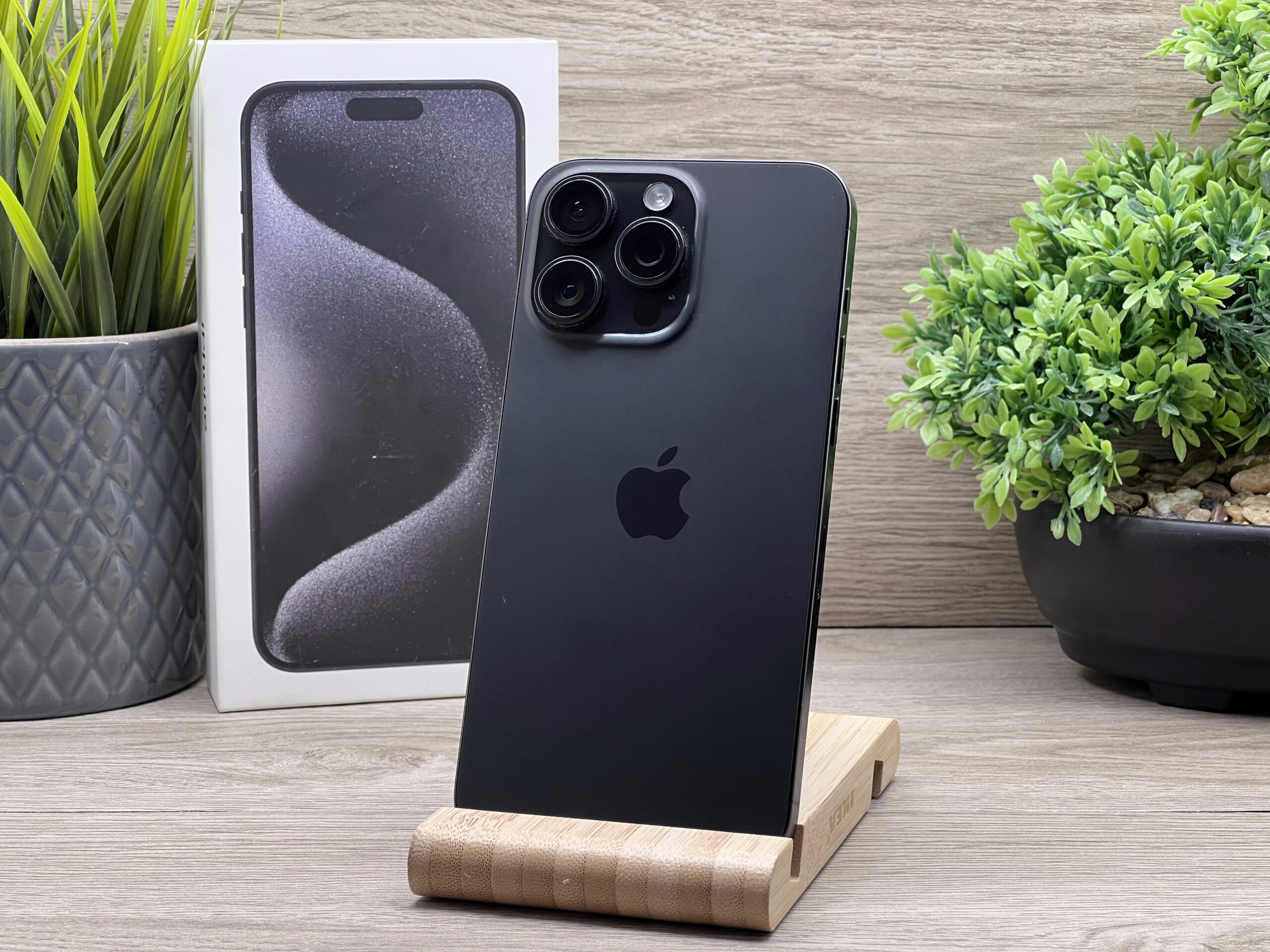 Hibátlan iPhone 15 Pro Max Black Titanium 256GB 2 ÉV Garanciával 91%