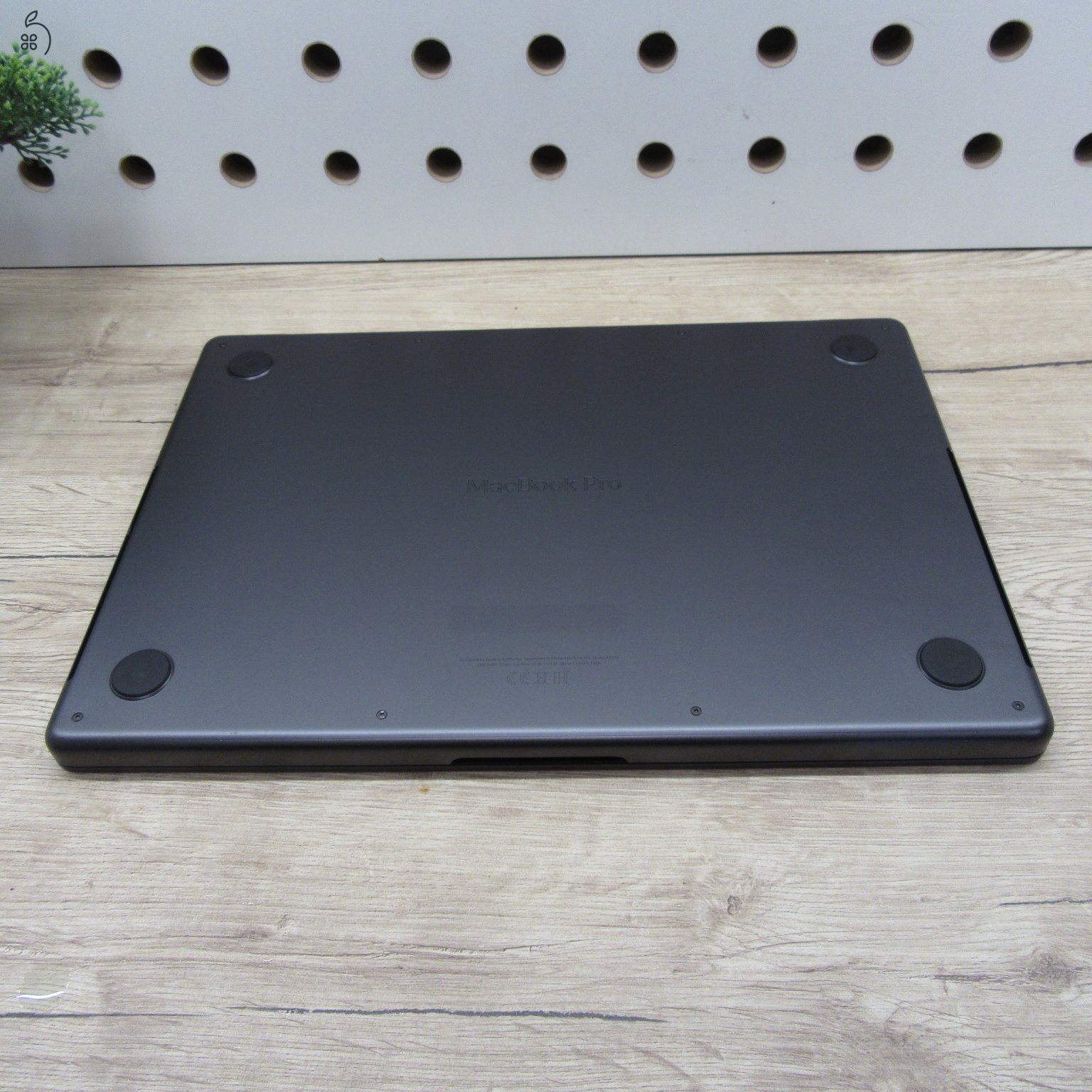 Apple MacBook Pro 14 (2023) – M3 Pro / 18GB / 512GB SSD – használt, karcmentes – 100% akku (39 ciklus)