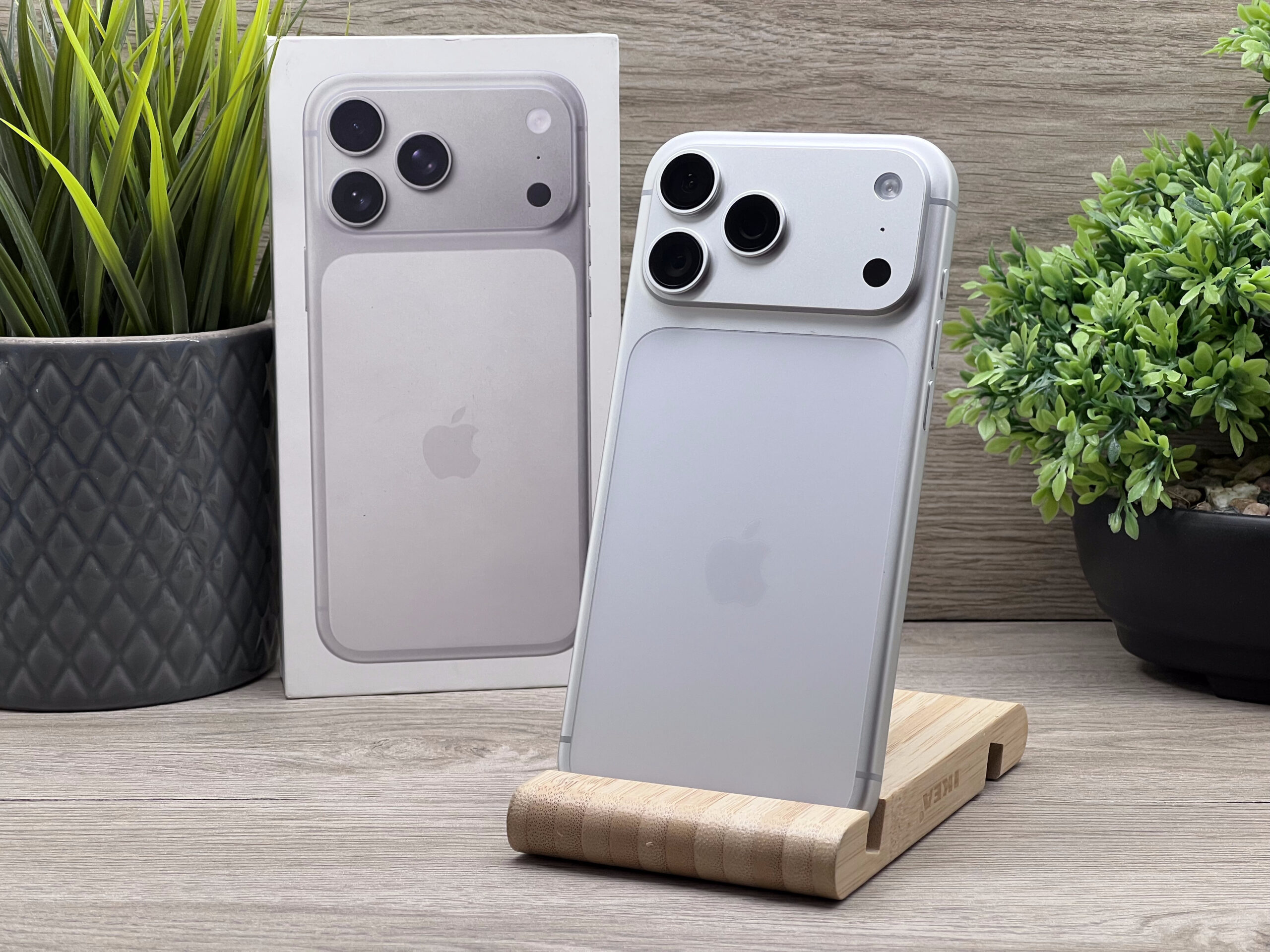 Hibátlan iPhone 17 Pro Max Silver 256GB Dupla E-SIM 2 ÉV Garanciával 100%