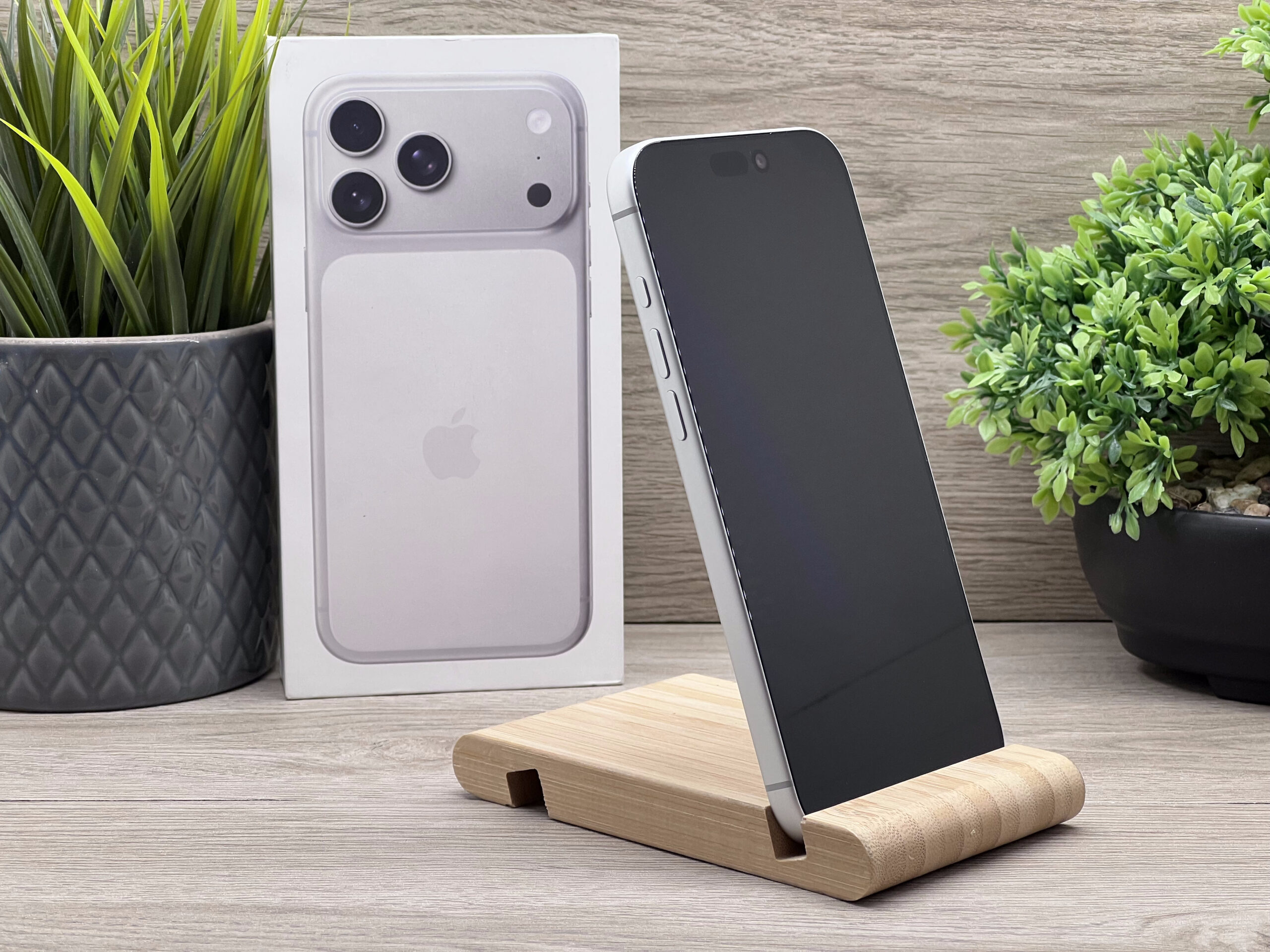 Hibátlan iPhone 17 Pro Max Silver 256GB Dupla E-SIM 2 ÉV Garanciával 100%