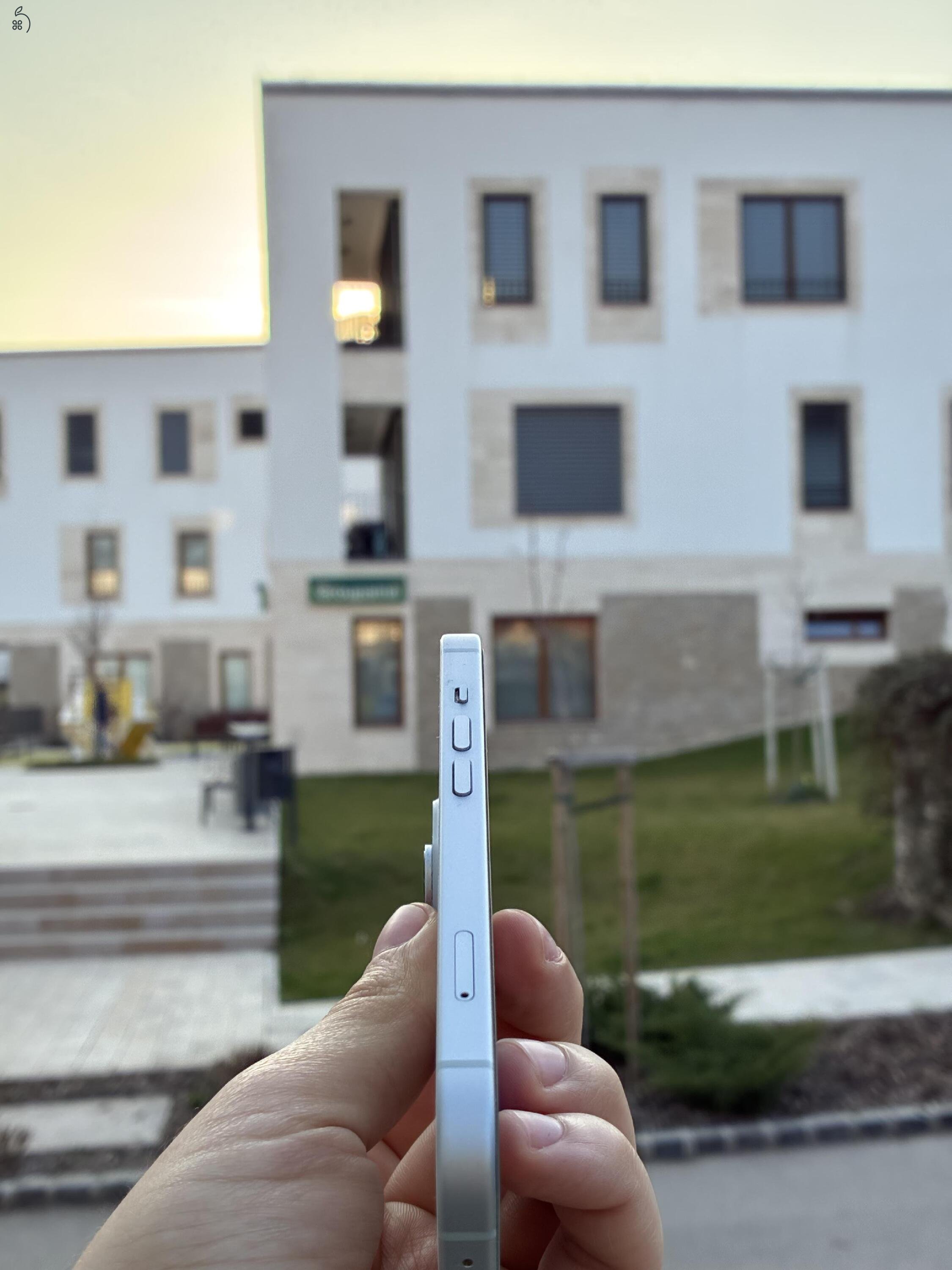 IPhone 15 256GB Újszerű állapot
